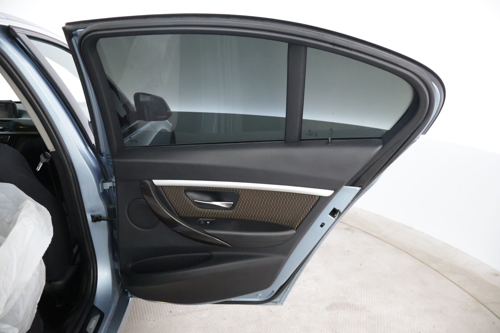 BMW 318 2012 F30 Sedan Business Luxury * YritysOutlet - Myydään vain yrityksille * - * Tämä auto myydään YritysOutlet -valikoimasta vain yrityksille *