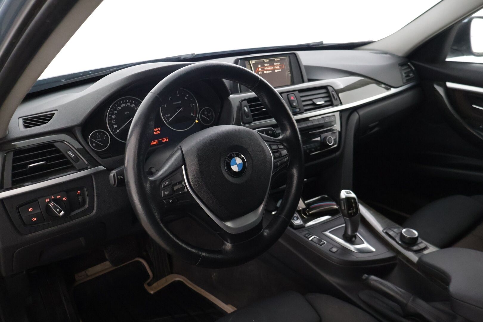 BMW 318 2012 F30 Sedan Business Luxury * YritysOutlet - Myydään vain yrityksille * - * Tämä auto myydään YritysOutlet -valikoimasta vain yrityksille *