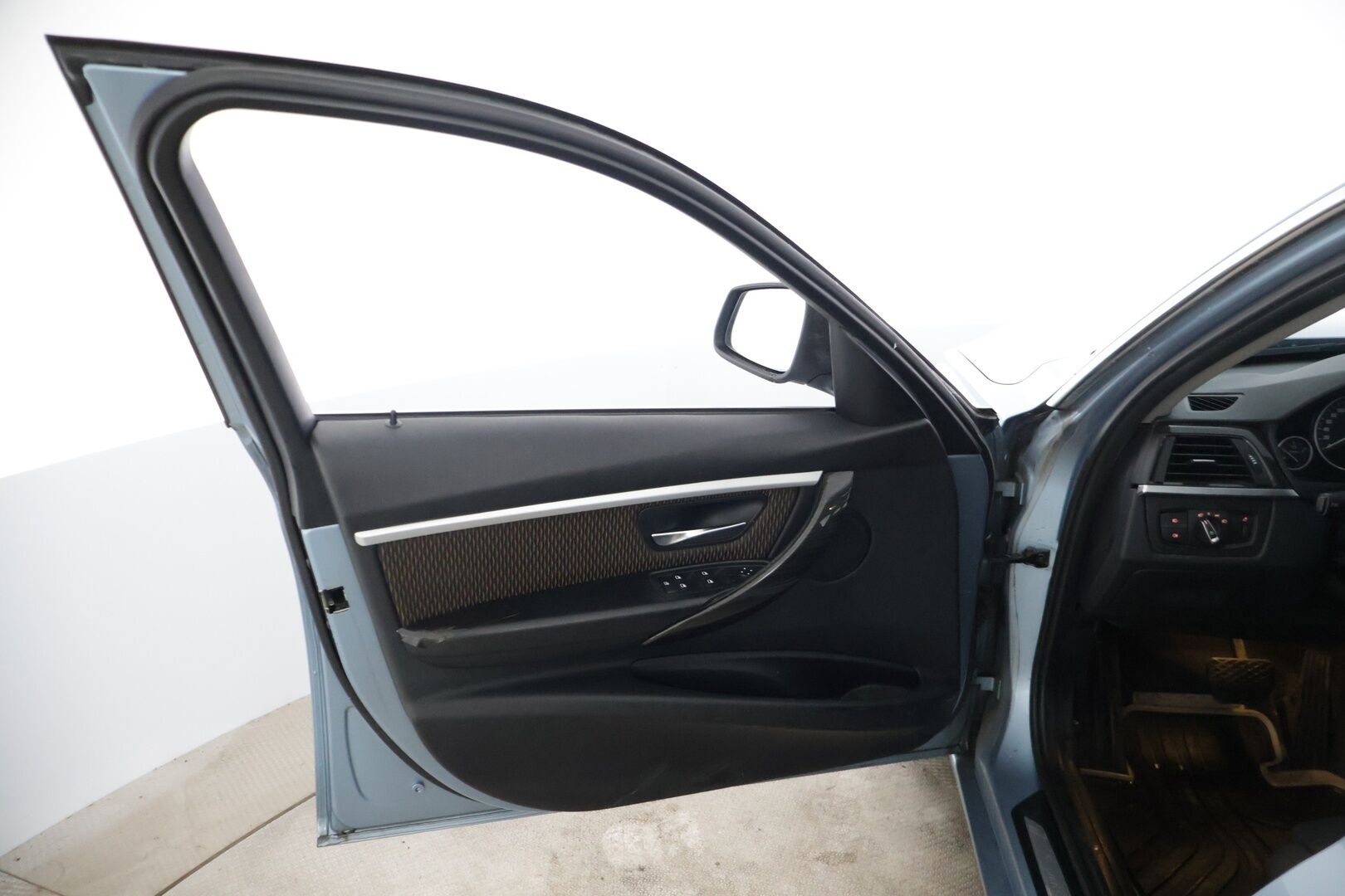 BMW 318 2012 F30 Sedan Business Luxury * YritysOutlet - Myydään vain yrityksille * - * Tämä auto myydään YritysOutlet -valikoimasta vain yrityksille *