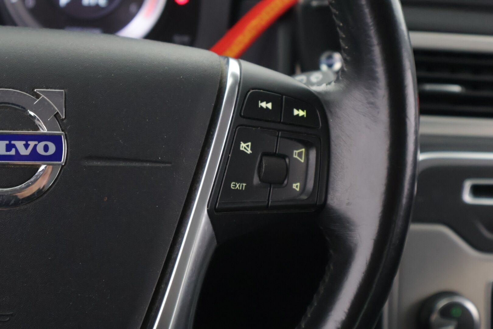 Volvo V70 2012 1,6D DRIVe Momentum aut *MYYDÄÄN HUUTOKAUPAT.COM*
