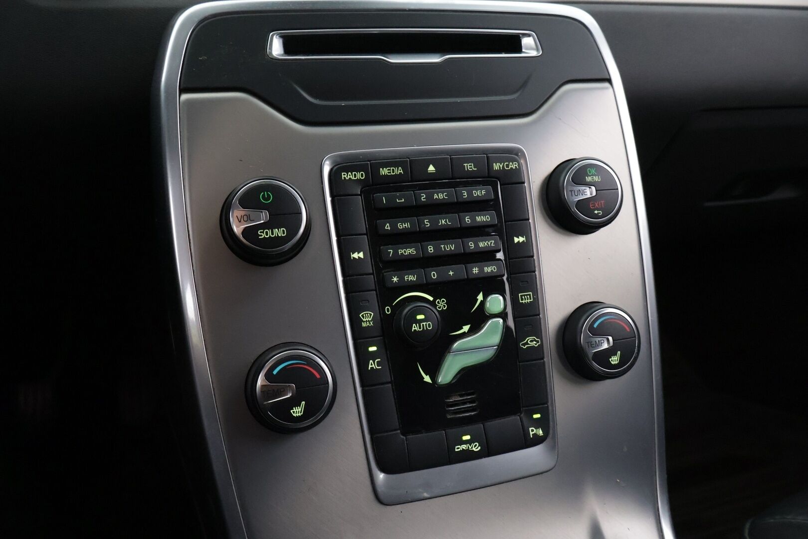 Volvo V70 2012 1,6D DRIVe Momentum aut *MYYDÄÄN HUUTOKAUPAT.COM*