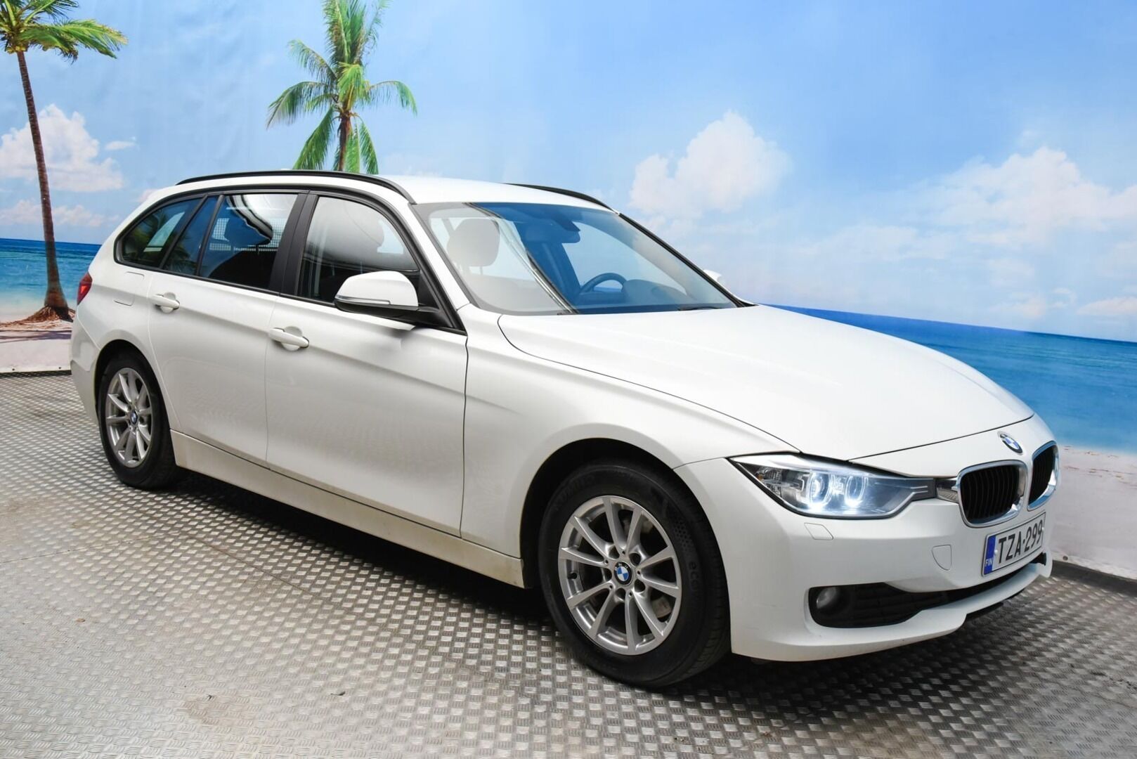 BMW 318 2014 F31 Touring 318d TwinPower Turbo A Business Automatic *Irroitettava vetokoukku / Lohko+sisähaara* - * Suomi-auto / Siistikuntoinen *