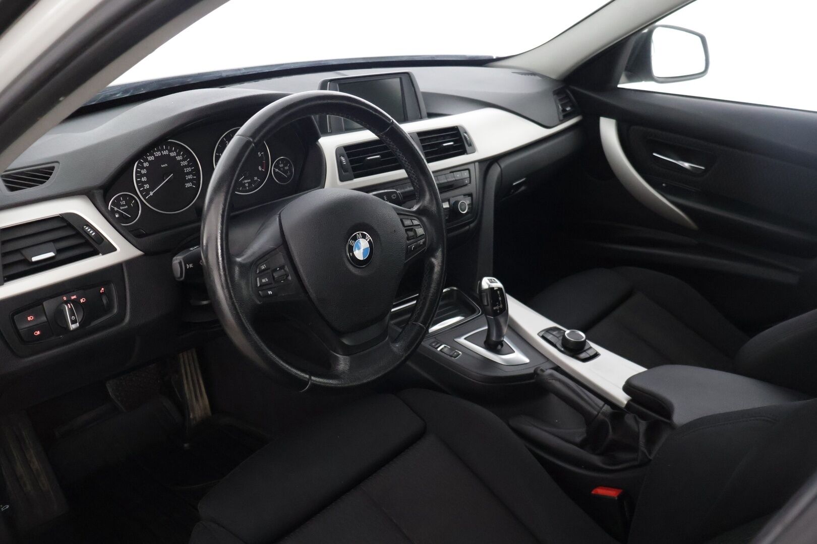 BMW 318 2014 F31 Touring 318d TwinPower Turbo A Business Automatic - | Irroitettava vetokoukku | Lohko+sisähaara | Sähkökontti | Juuri huollettu 07/26 |