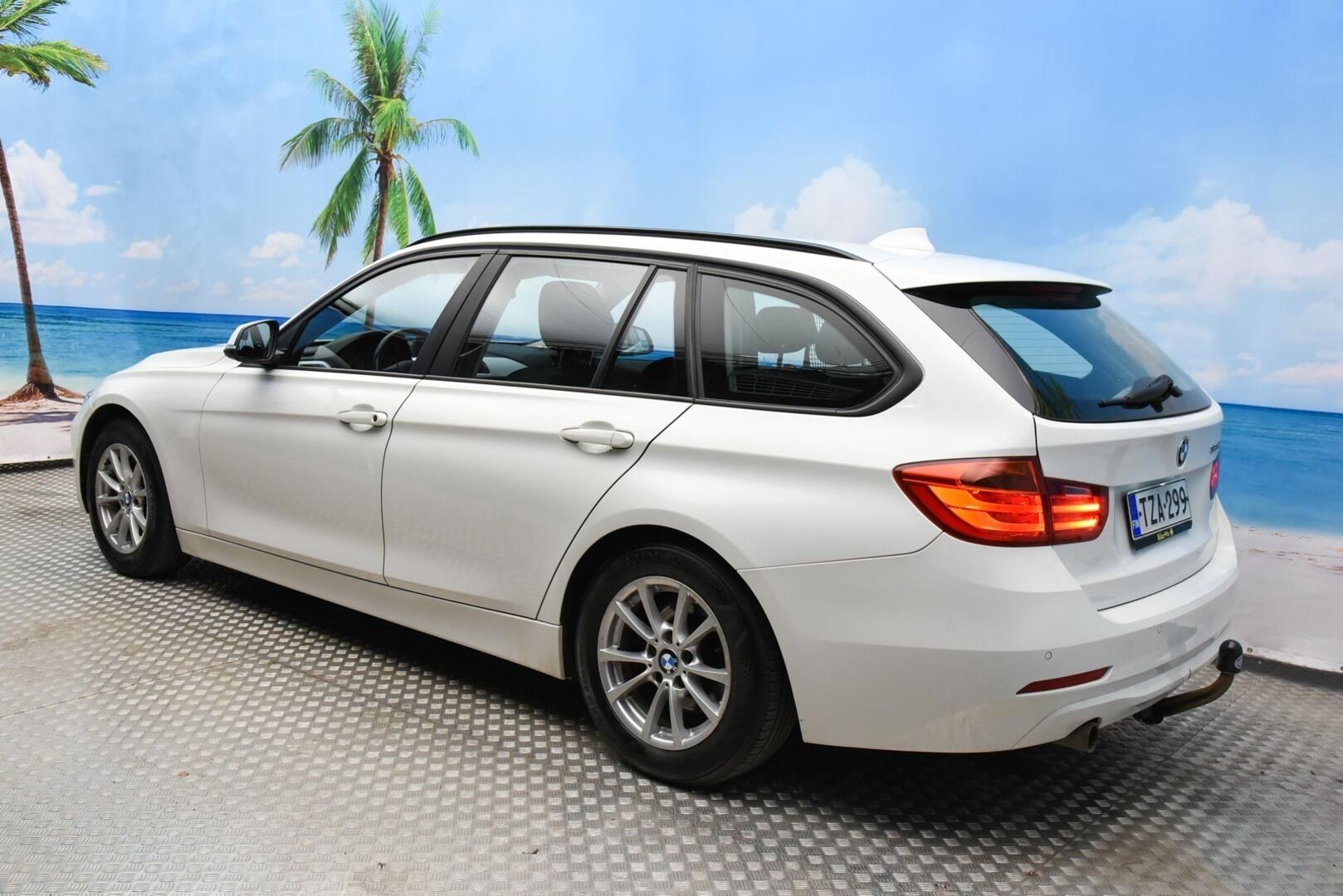 BMW 318 2014 F31 Touring 318d TwinPower Turbo A Business Automatic *Irroitettava vetokoukku / Lohko+sisähaara* - * Suomi-auto / Siistikuntoinen *