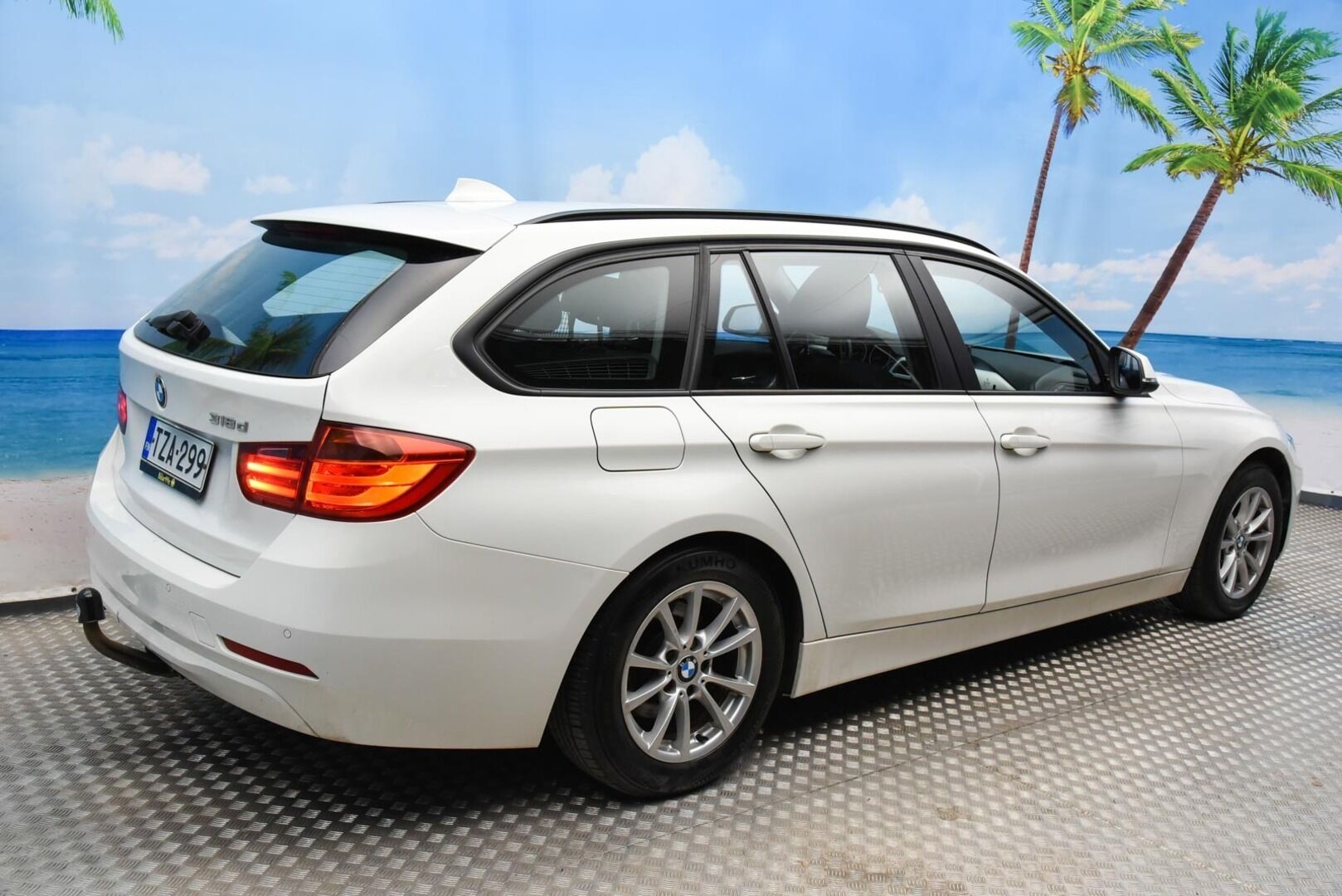 BMW 318 2014 F31 Touring 318d TwinPower Turbo A Business Automatic *Irroitettava vetokoukku / Lohko+sisähaara* - * Suomi-auto / Siistikuntoinen *