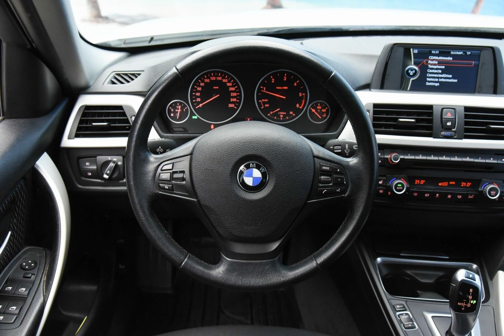 BMW 318 2014 F31 Touring 318d TwinPower Turbo A Business Automatic *Irroitettava vetokoukku / Lohko+sisähaara* - * Suomi-auto / Siistikuntoinen *