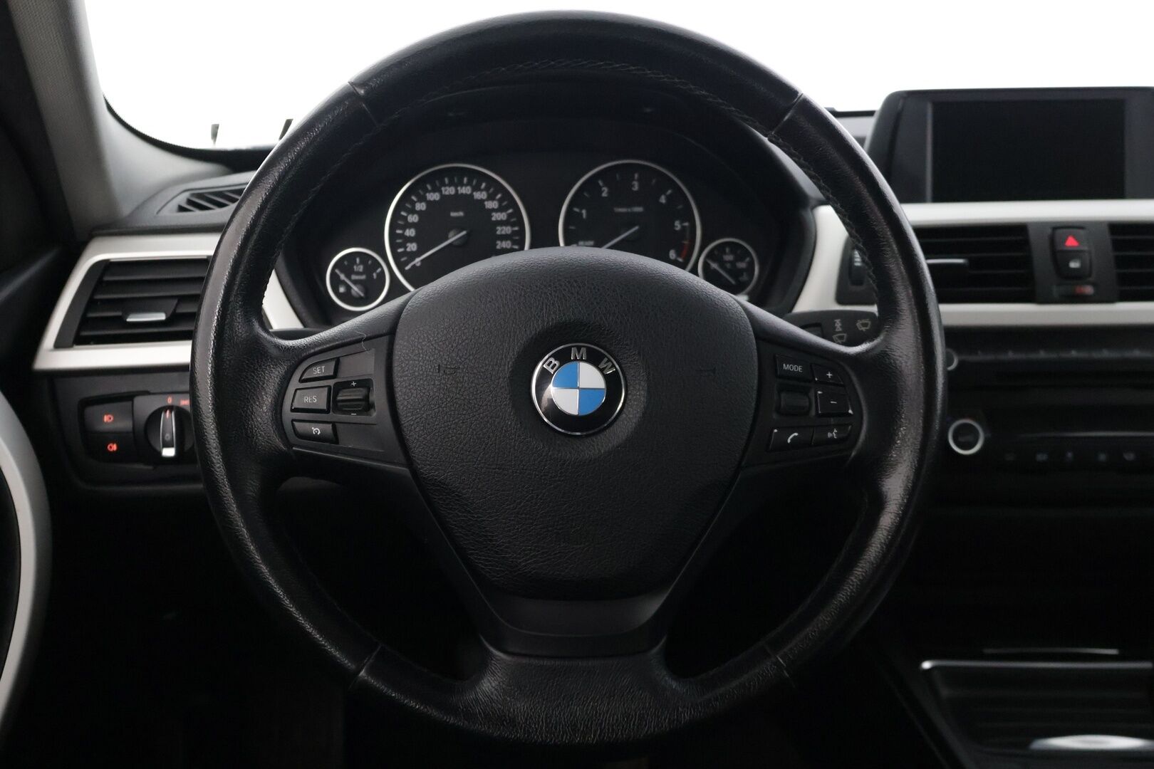 BMW 318 2014 F31 Touring 318d TwinPower Turbo A Business Automatic - | Irroitettava vetokoukku | Lohko+sisähaara | Sähkökontti | Juuri huollettu 07/26 |