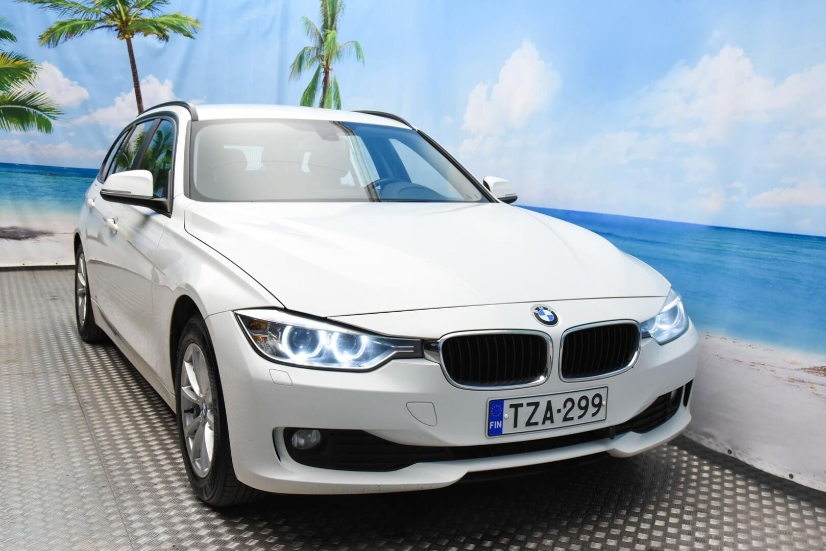 BMW 318 2014 F31 Touring 318d TwinPower Turbo A Business Automatic *Irroitettava vetokoukku / Lohko+sisähaara* - * Suomi-auto / Siistikuntoinen *