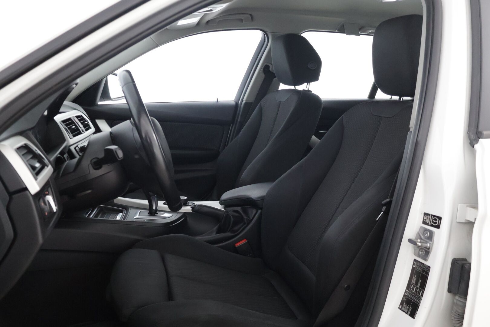 BMW 318 2014 F31 Touring 318d TwinPower Turbo A Business Automatic - | Irroitettava vetokoukku | Lohko+sisähaara | Sähkökontti | Juuri huollettu 07/26 |