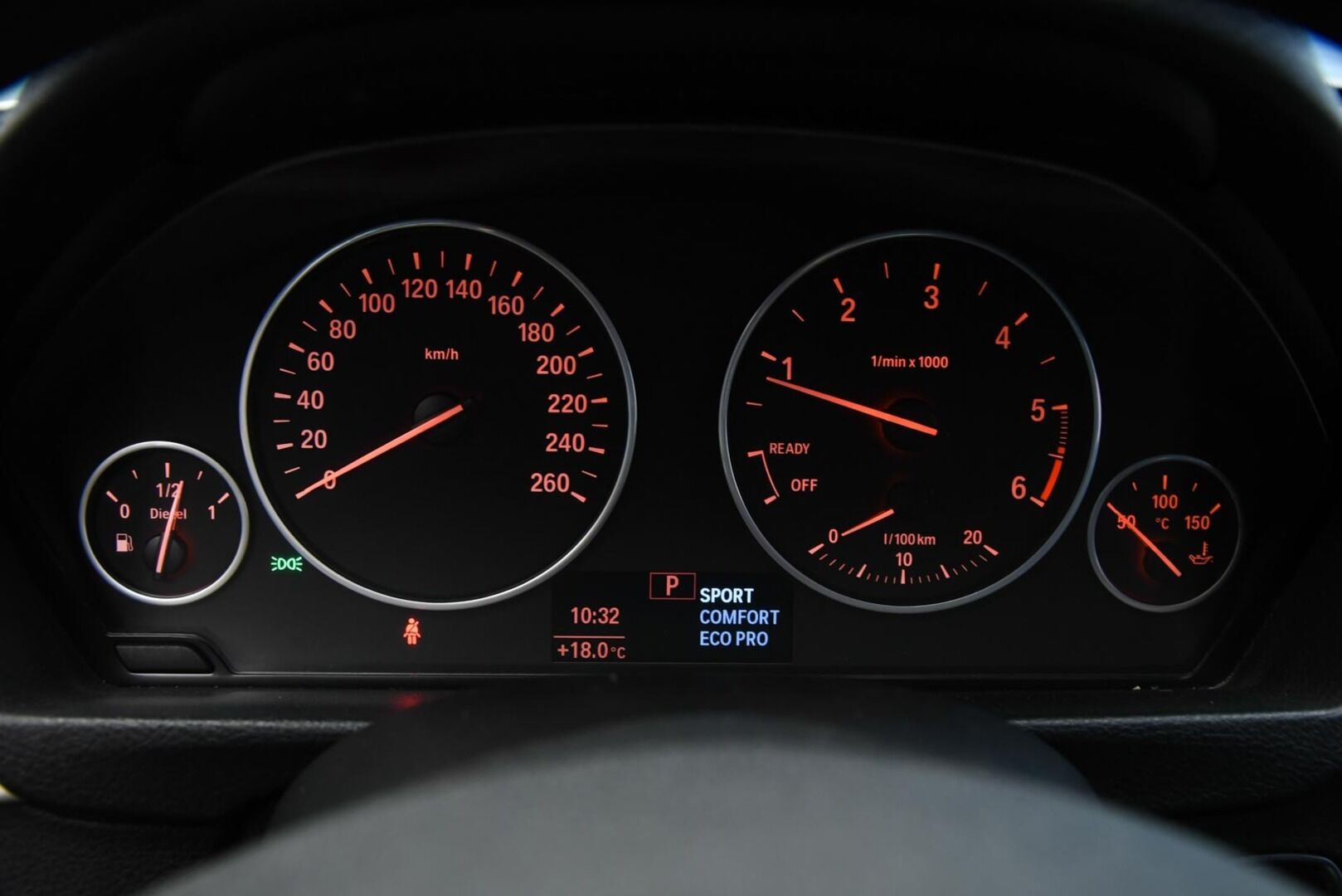 BMW 318 2014 F31 Touring 318d TwinPower Turbo A Business Automatic *Irroitettava vetokoukku / Lohko+sisähaara* - * Suomi-auto / Siistikuntoinen *