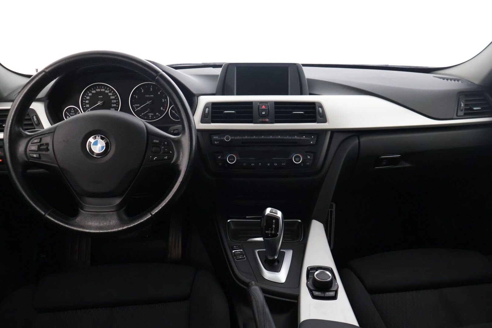 BMW 318 2014 F31 Touring 318d TwinPower Turbo A Business Automatic - | Irroitettava vetokoukku | Lohko+sisähaara | Sähkökontti | Juuri huollettu 07/26 |