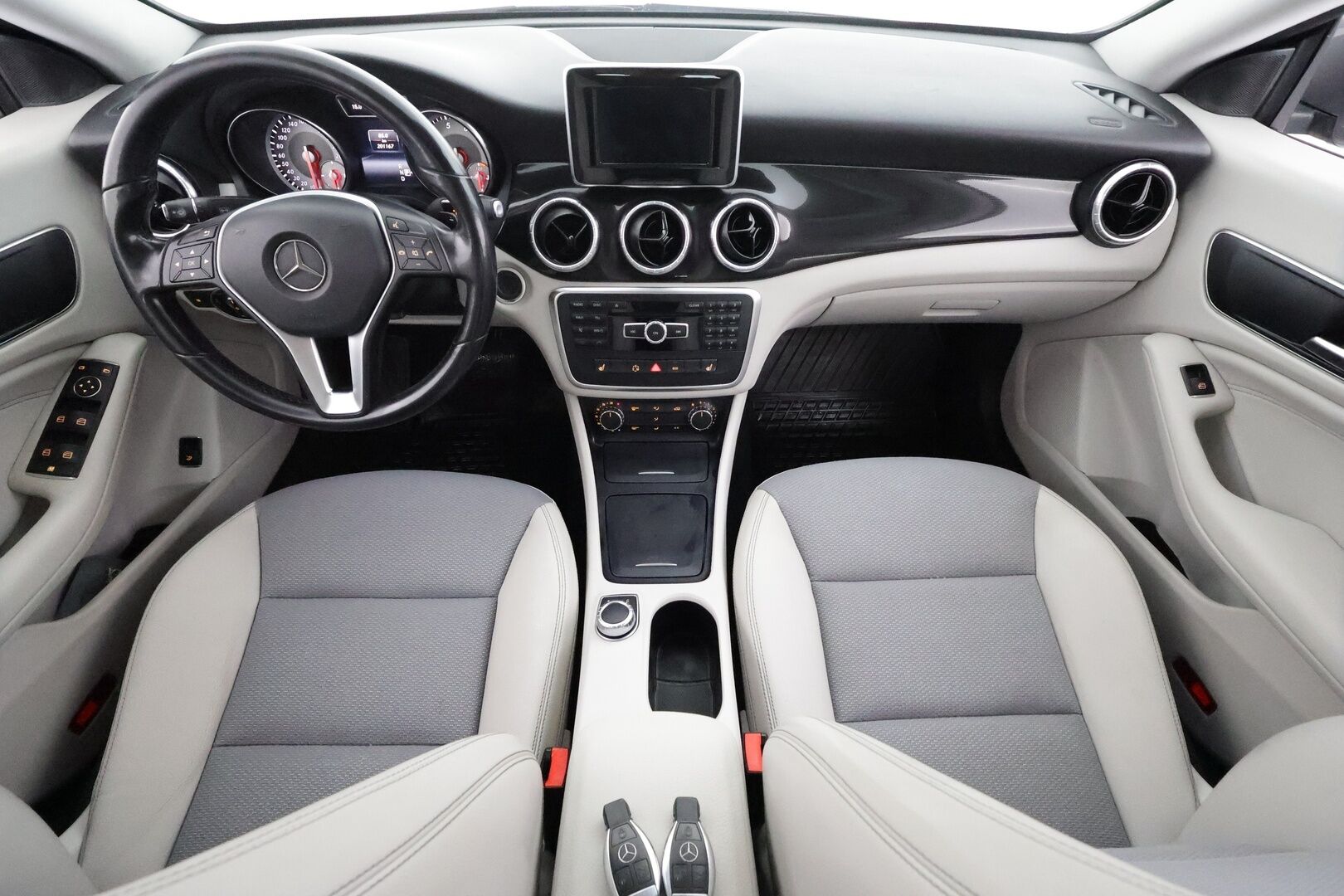 Mercedes-Benz CLA 2013 200 BE A - | Vakkari | Bluetooth | Puolinahat | Suomi-auto | Kahdet renkaat | TULOSSA | - KORKO VAIN 3,99 %