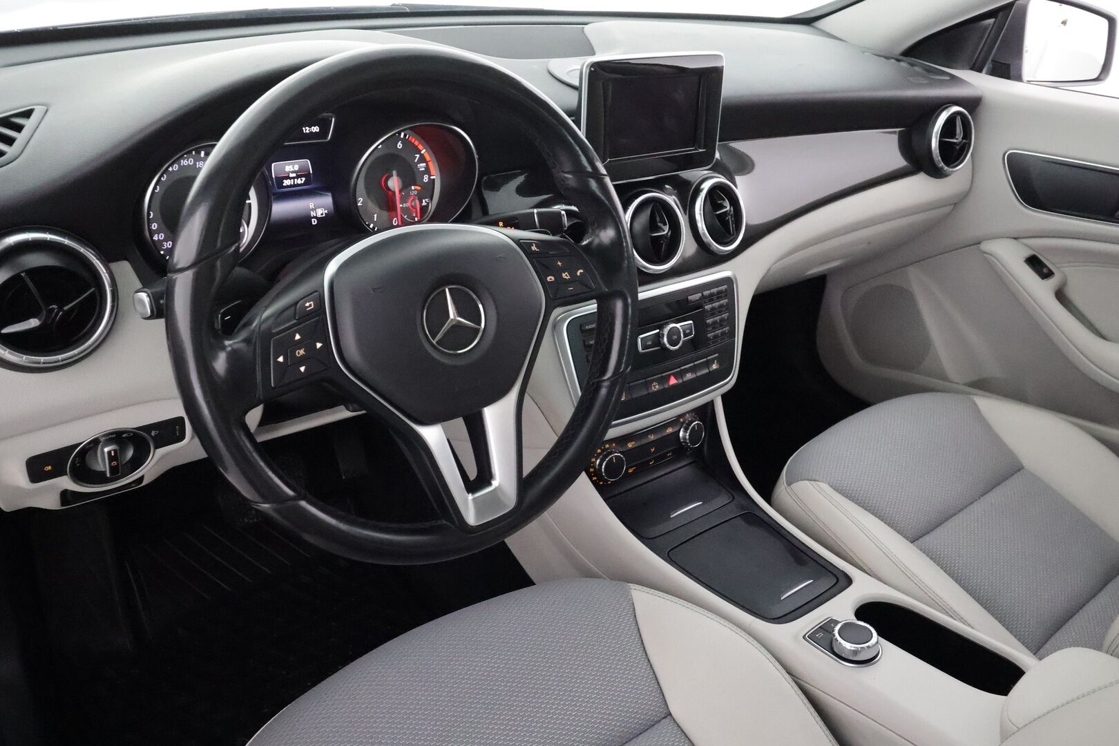 Mercedes-Benz CLA 2013 200 BE A - | Vakkari | Bluetooth | Puolinahat | Suomi-auto | Kahdet renkaat | TULOSSA | - KORKO VAIN 3,99 %
