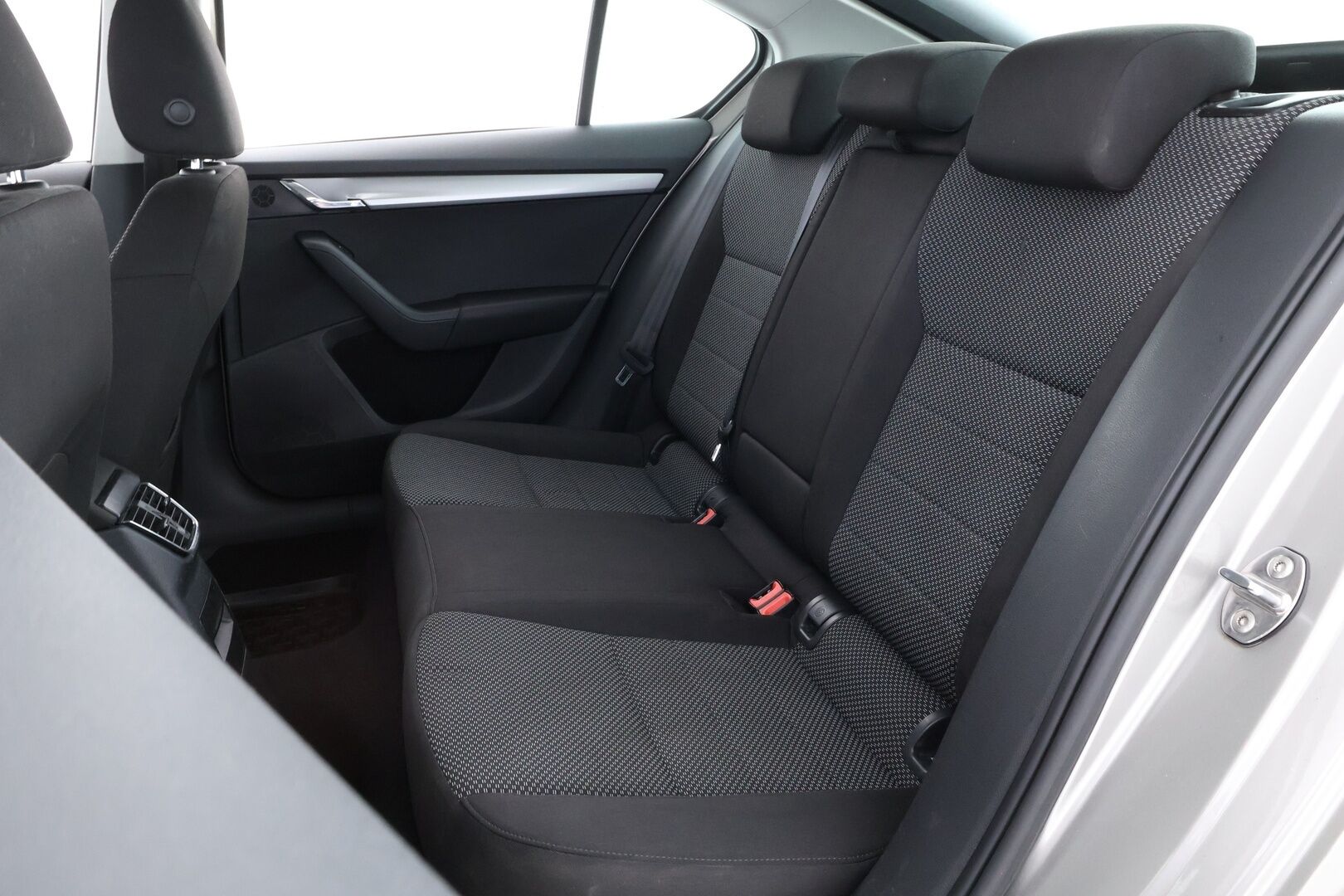 Skoda Octavia 2013 1.4 TSI Ambition DSG Autom. - Lohkolämmitin | Vetokoukku | Vakionopeudensäädin | Bi - Xenon | Peruutustutka | Juuri tullut Tampereelle!