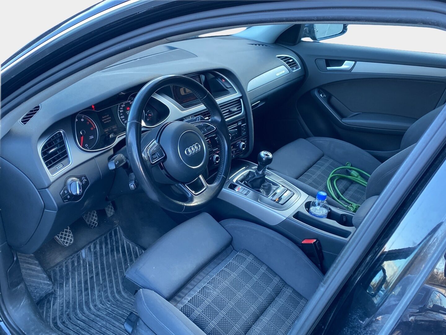 Audi A4 2014 Avant Land of quattro Edition 1,8 TFSI 125 kW quattro *S-Line / Koukku / Lohkolämmitin / Vakkari / Parkkitutkat* - Suomi-auto / Sporttipenkit / Kahdet huippurenkaat vanteilla - HULLUT AVAJAISHULINAT KORKOTARJOUS 3,29 %