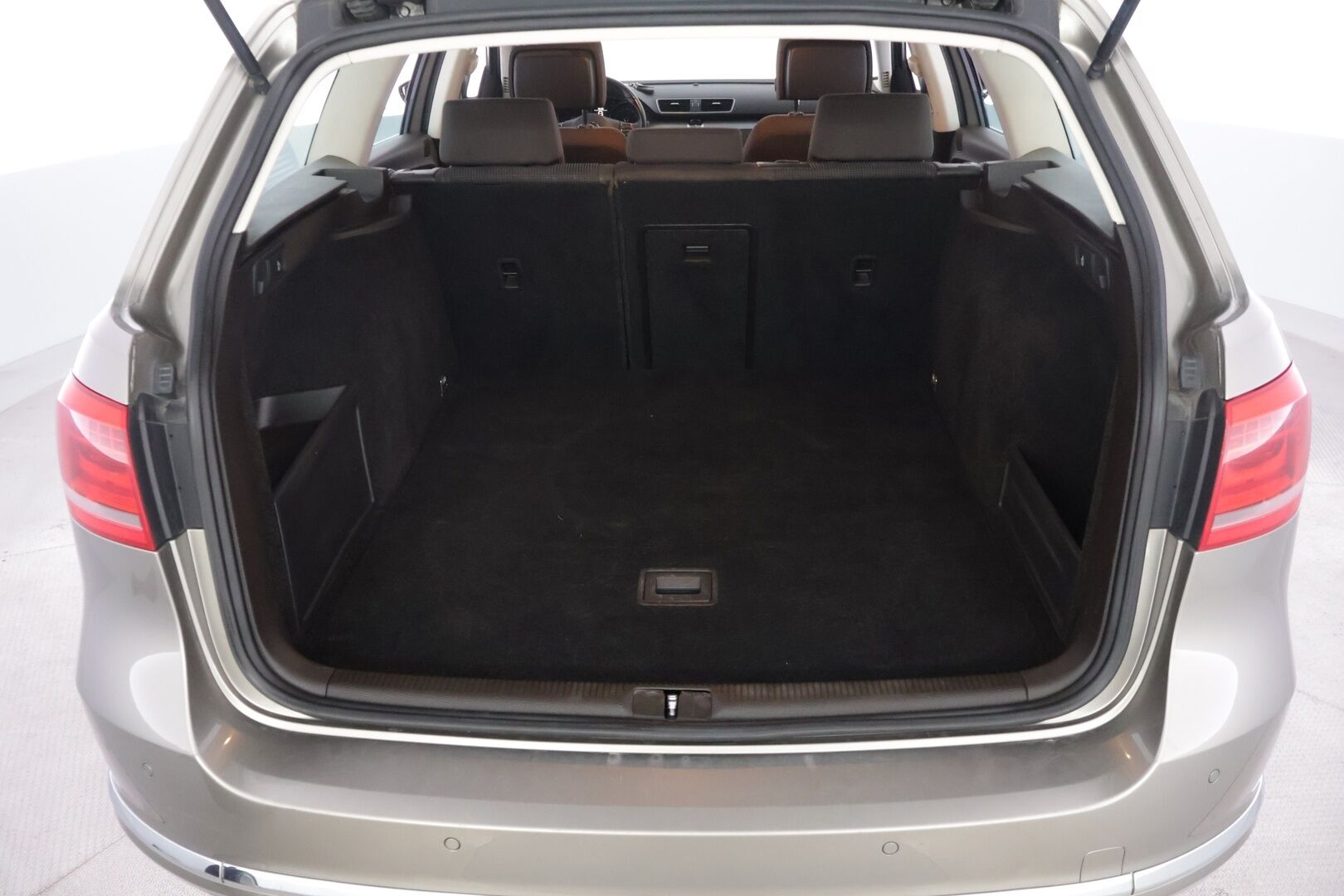 Volkswagen Passat 2014 Variant Comfortline Edition 40 1,6 TDI 77 kW (105 hv) BMT DSG-automaatti - | Suomi-auto | Webasto | P-tutkat | 2x Renkaat | Aux | Ruskea sisusta |