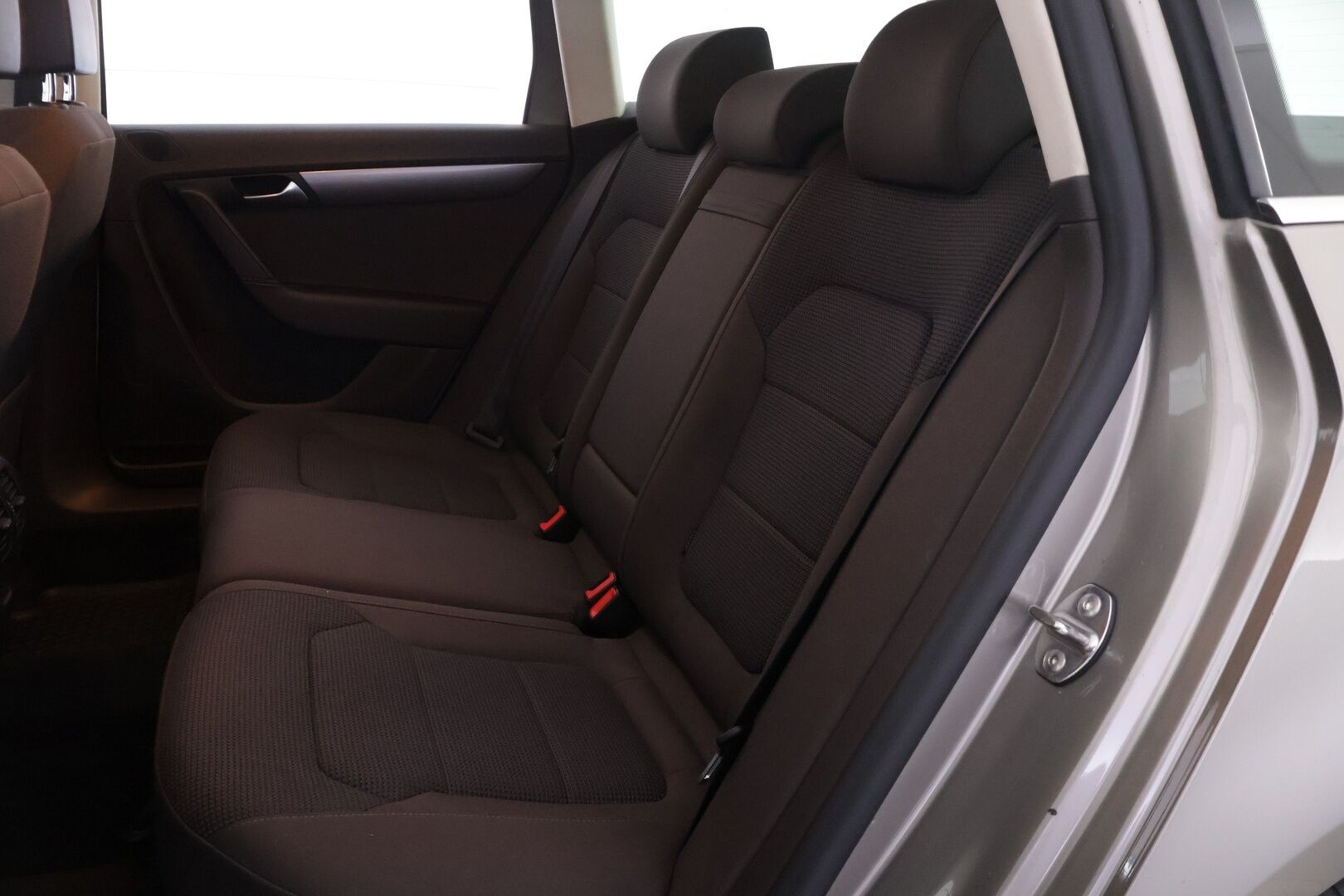 Volkswagen Passat 2014 Variant Comfortline Edition 40 1,6 TDI 77 kW (105 hv) BMT DSG-automaatti - | Suomi-auto | Webasto | P-tutkat | 2x Renkaat | Aux | Ruskea sisusta |