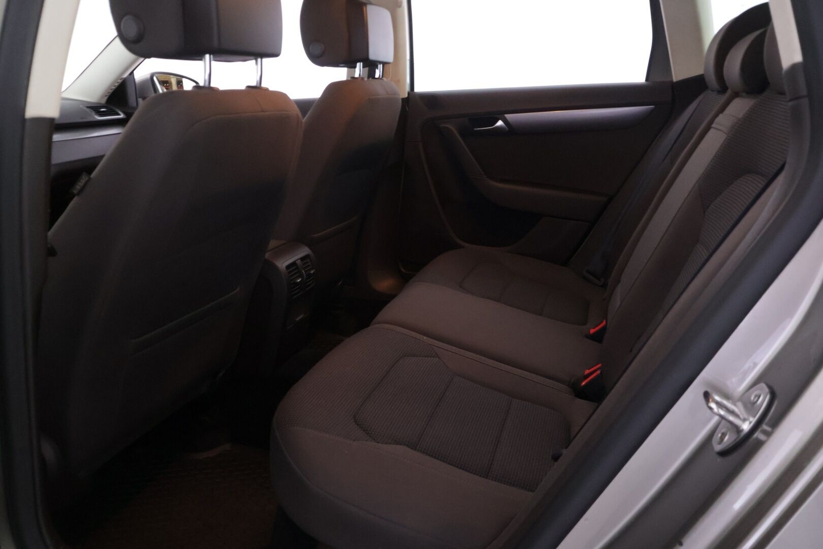 Volkswagen Passat 2014 Variant Comfortline Edition 40 1,6 TDI 77 kW (105 hv) BMT DSG-automaatti - | Suomi-auto | Webasto | P-tutkat | 2x Renkaat | Aux | Ruskea sisusta |