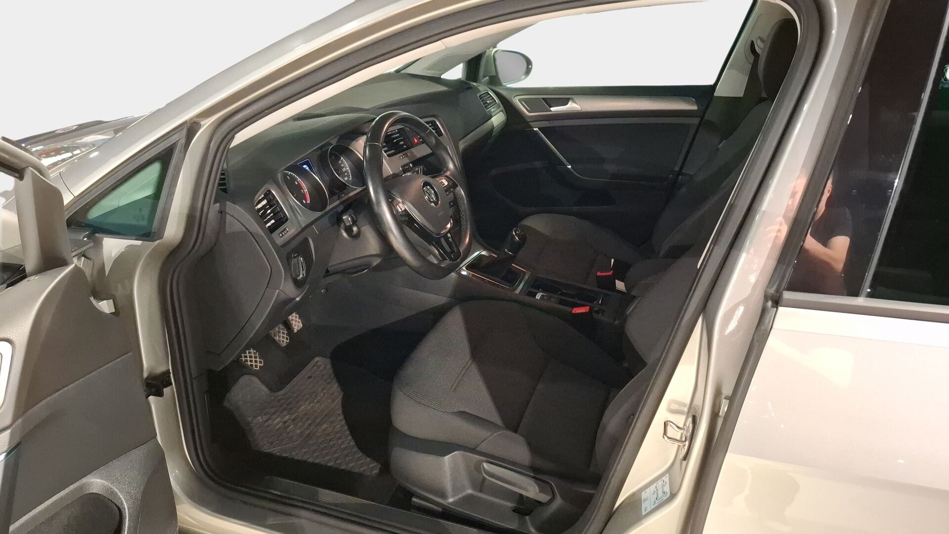 Volkswagen Golf 2014 Comfortline 1,4 TSI 90 kW (122 hv) BlueMotion Technology - * Suomi-auto / Vakkari /  Xenon / Tutkat / Keyless Start / Kahdet renkaat *