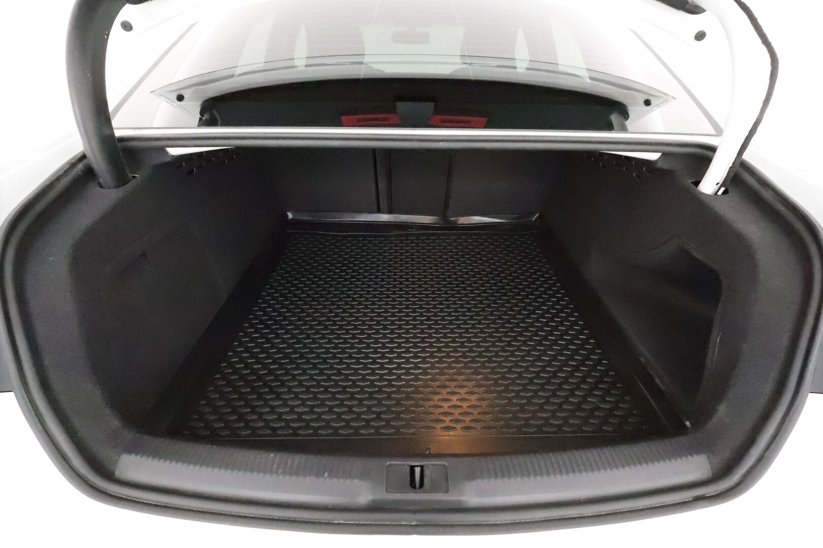 Audi A4 2014 Sedan Land of quattro Edition 2,0 TFSI 165 kW quattro S tronic S-Line **Xenon / Koukku / Sporttipenkit / P.Tutkat / Vakkari** - Flatbottom Ratti / Suomi-auto / Kahdet Renkaat - HULLU BLACKWEEK KORKOTARJOUS 2,49%