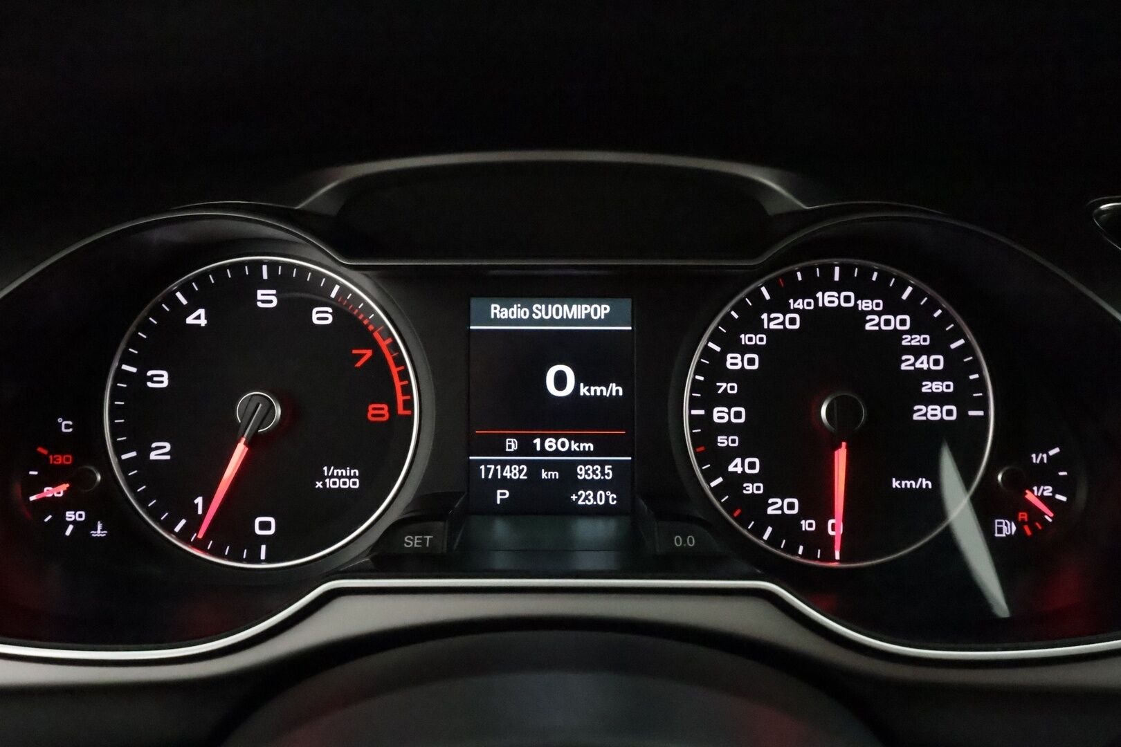 Audi A4 2014 Sedan Land of quattro Edition 2,0 TFSI 165 kW quattro S tronic **Xenon / Koukku / Sporttipenkit / P.Tutkat / Vakkari** - Suomi-auto / Kahdet Renkaat 