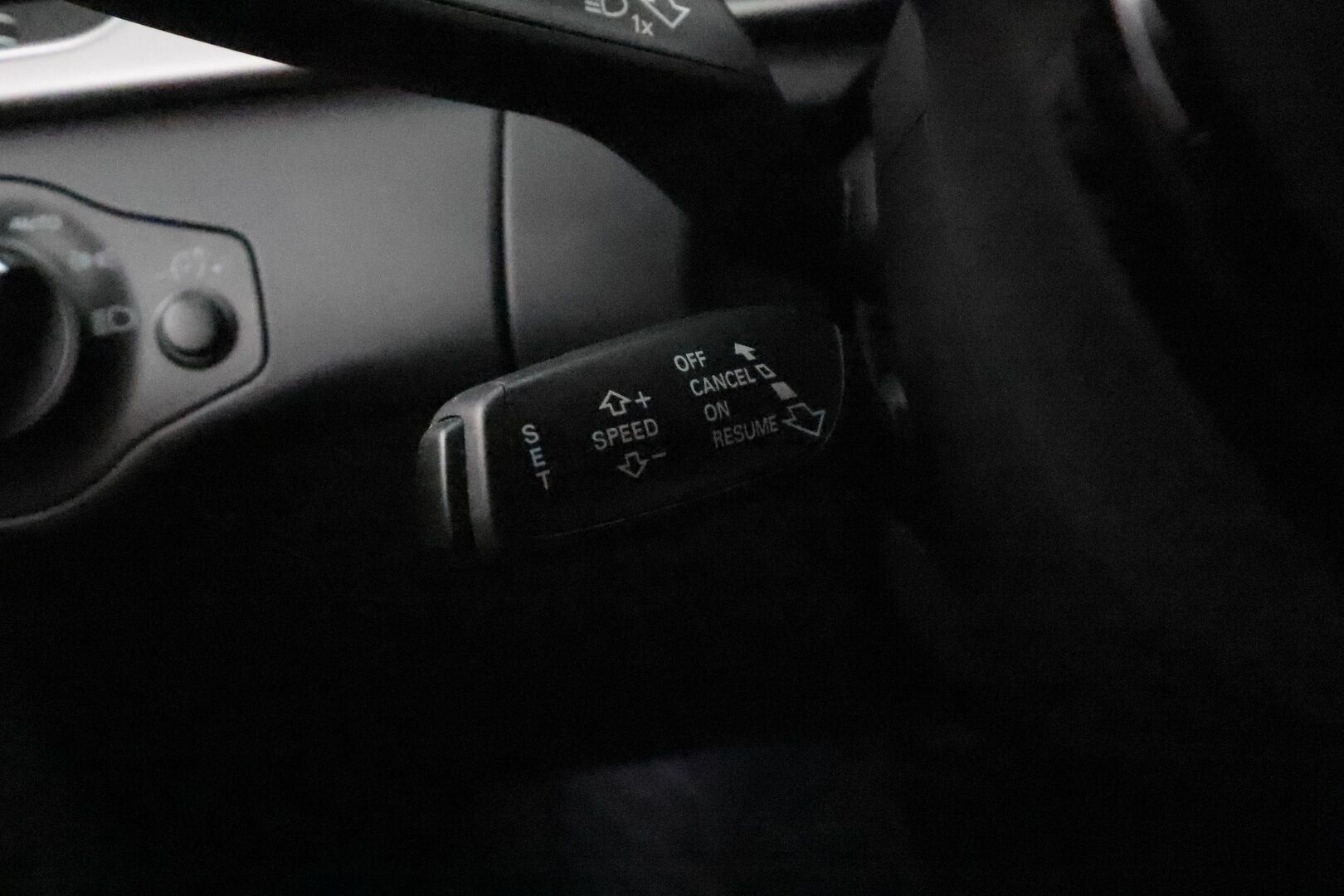 Audi A4 2014 Sedan Land of quattro Edition 2,0 TFSI 165 kW quattro S tronic * Vetokoukku / Sporttipenkit / Xenon / Peruutustutkat / Vakkari - Flatbottom Ratti / Quattro / Suomi-auto / Kahdet Renkaat 