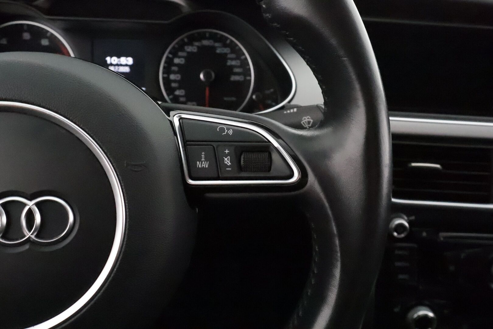 Audi A4 2014 Sedan Land of quattro Edition 2,0 TFSI 165 kW quattro S tronic * Vetokoukku / Sporttipenkit / Xenon / Peruutustutkat / Vakkari - Flatbottom Ratti / Quattro / Suomi-auto / Kahdet Renkaat 