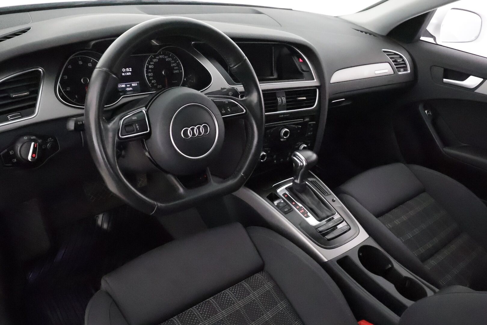 Audi A4 2014 Sedan Land of quattro Edition 2,0 TFSI 165 kW quattro S tronic **Xenon / Koukku / Sporttipenkit / P.Tutkat / Vakkari** - Suomi-auto / Kahdet Renkaat 