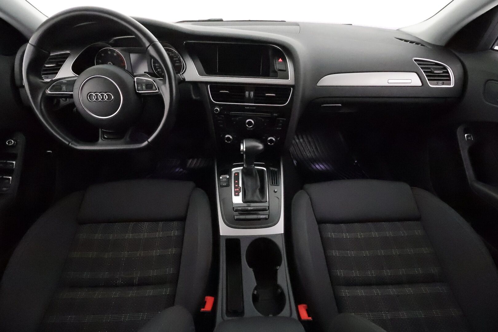 Audi A4 2014 Sedan Land of quattro Edition 2,0 TFSI 165 kW quattro S tronic **Xenon / Koukku / Sporttipenkit / P.Tutkat / Vakkari** - Suomi-auto / Kahdet Renkaat 