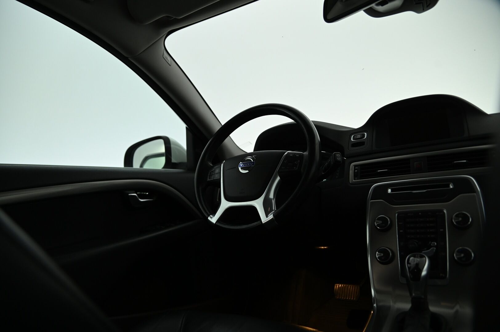 Volvo V70 2014 D3 Business aut - *Webasto / VOC / Koukku / Suomi-auto / Puolinahat / Navi*