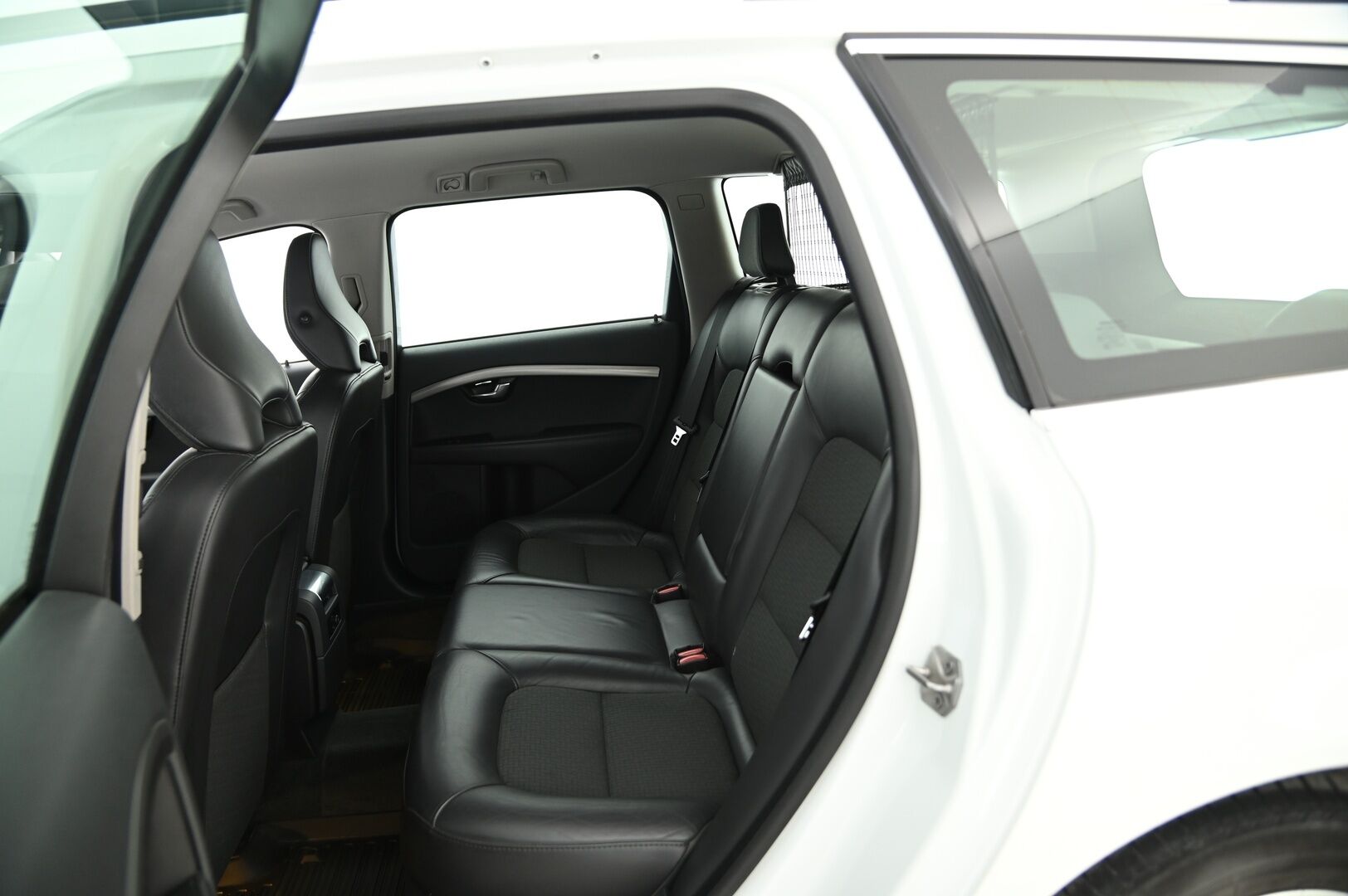 Volvo V70 2014 D3 Business aut - *Webasto / VOC / Koukku / Suomi-auto / Puolinahat / Navi*