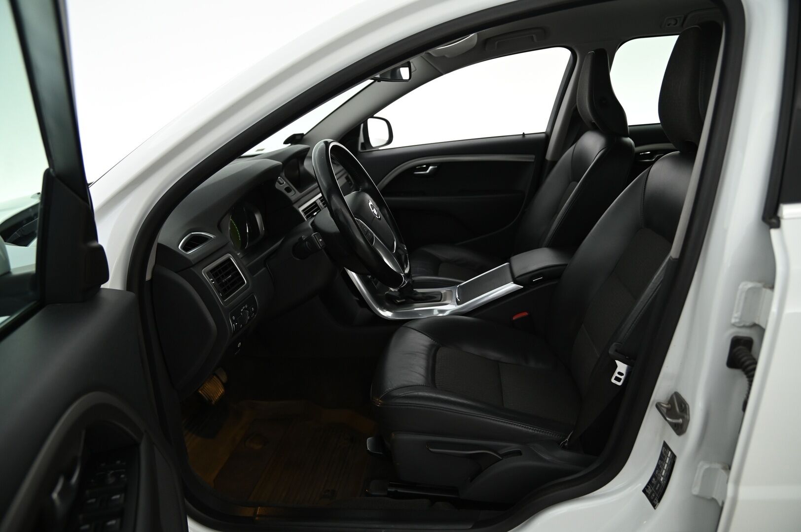 Volvo V70 2014 D3 Business aut - *Webasto / VOC / Koukku / Suomi-auto / Puolinahat / Navi*
