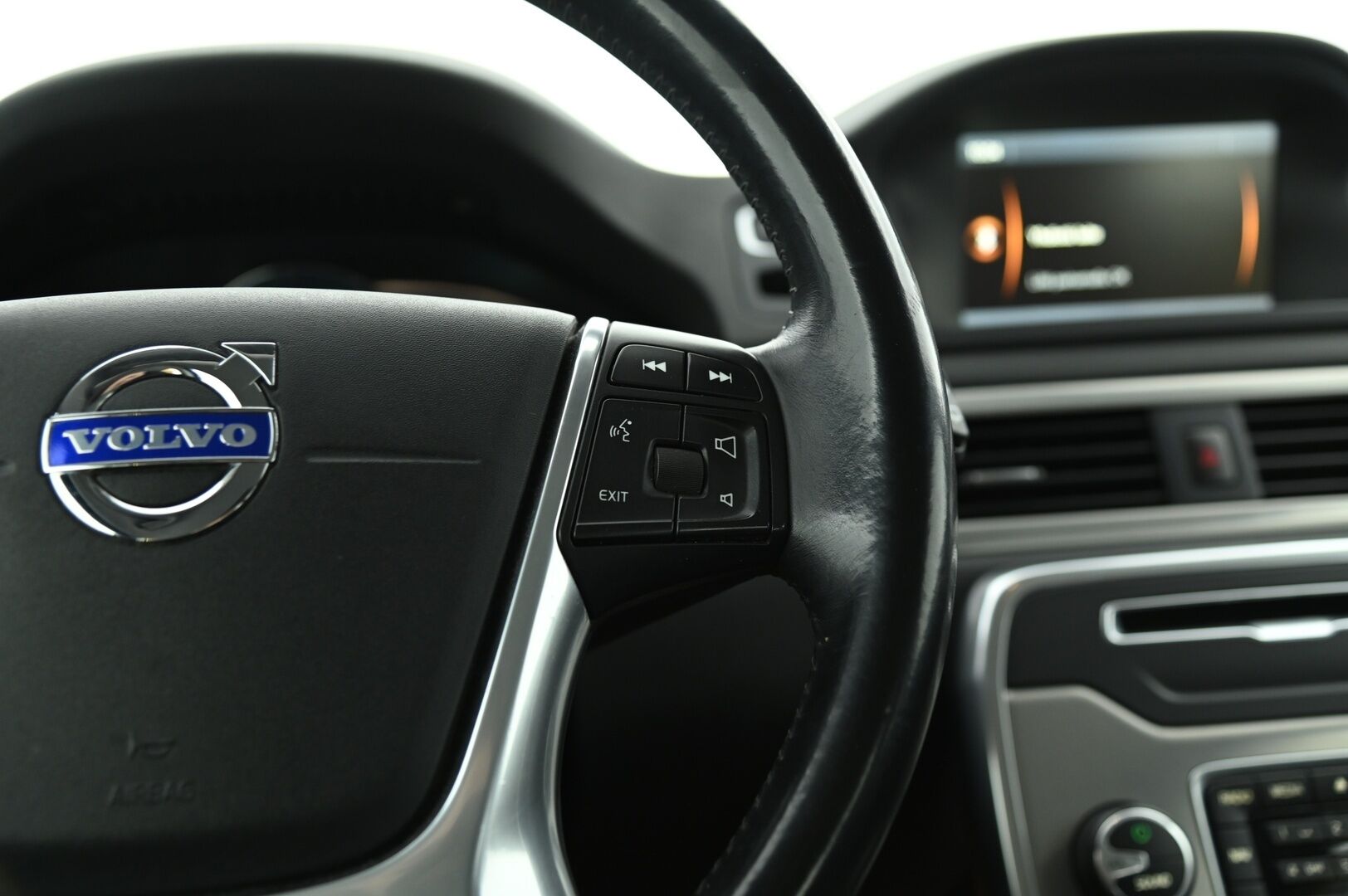 Volvo V70 2014 D3 Business aut - *Webasto / VOC / Koukku / Suomi-auto / Puolinahat / Navi*