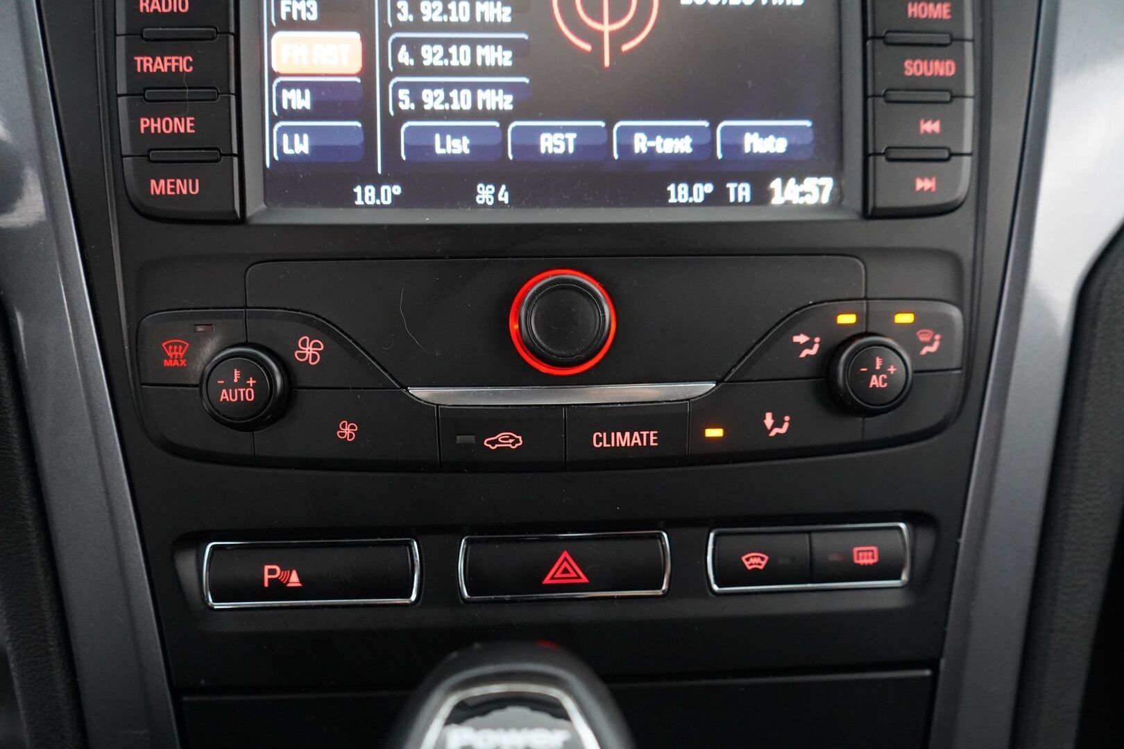 Ford Mondeo 2014 YritysOutlet - Myydään vain yrityksille - Suomi-auto / Kahdet renkaat vanteilla / Särmä huoltohistoria / Juuri katsastettu!