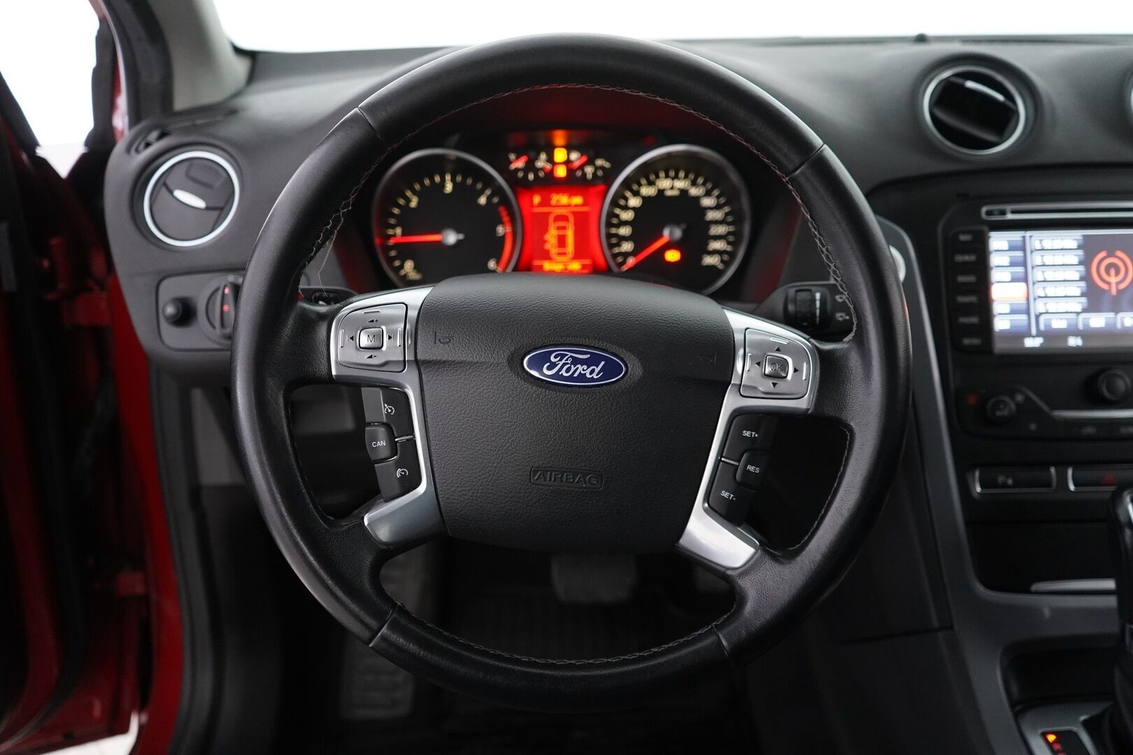 Ford Mondeo 2014 YritysOutlet - Myydään vain yrityksille - Suomi-auto / Kahdet renkaat vanteilla / Särmä huoltohistoria / Juuri katsastettu!
