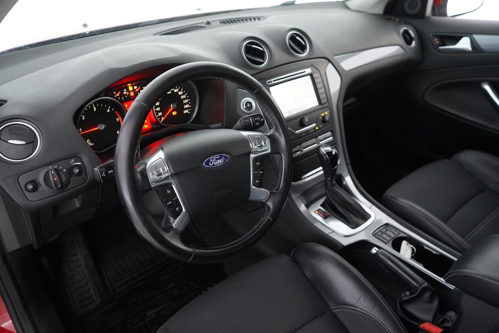 Ford Mondeo 2014 YritysOutlet - Myydään vain yrityksille - Suomi-auto / Kahdet renkaat vanteilla / Särmä huoltohistoria / Juuri katsastettu!