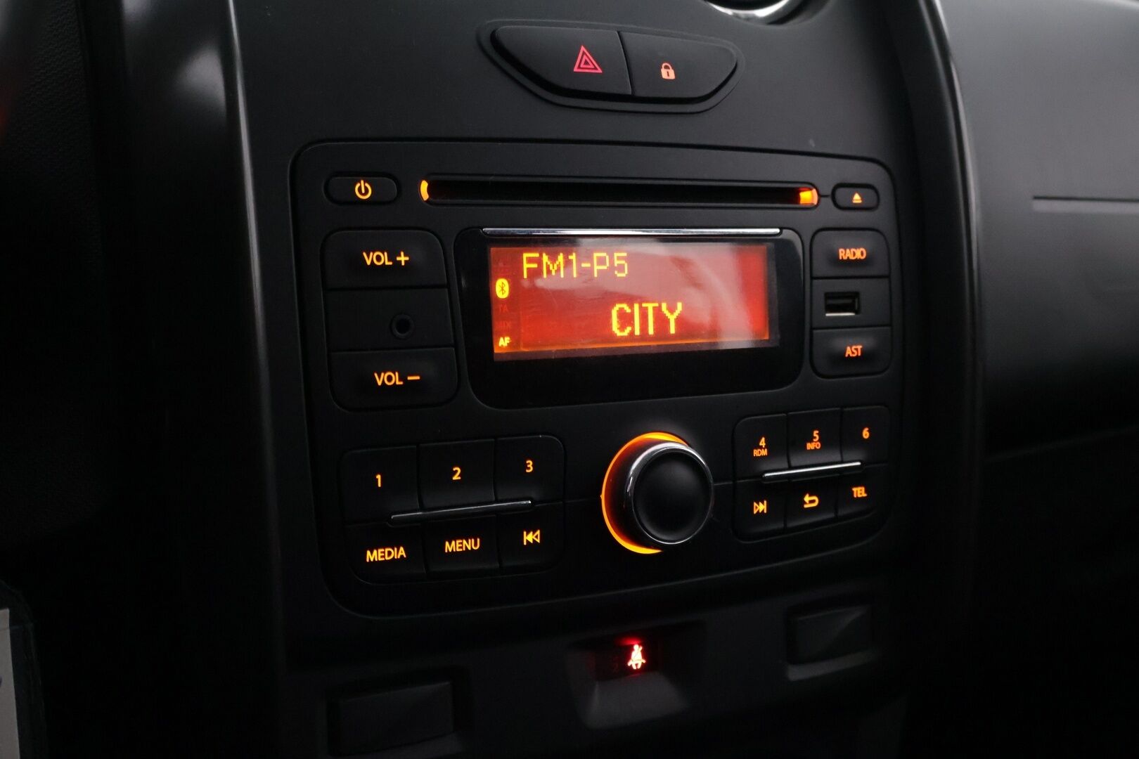 Dacia Duster 2014 dCi 110 4x4 Laureate *Vetokoukku / Lohko+S.Lämmitin / Ilmastointi* - *Kahdet hyvät renkaat / Hyvin huollettu!!*