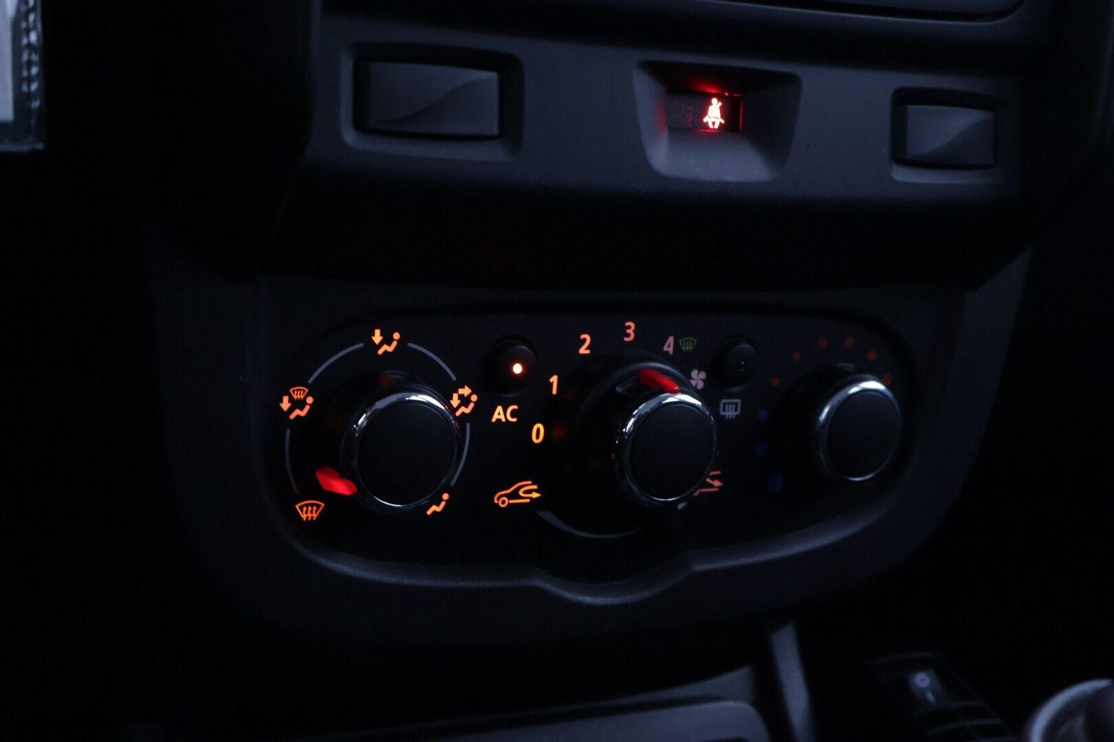 Dacia Duster 2014 dCi 110 4x4 Laureate *Vetokoukku / Lohko+S.Lämmitin / Ilmastointi* - *Kahdet hyvät renkaat / Hyvin huollettu!!*