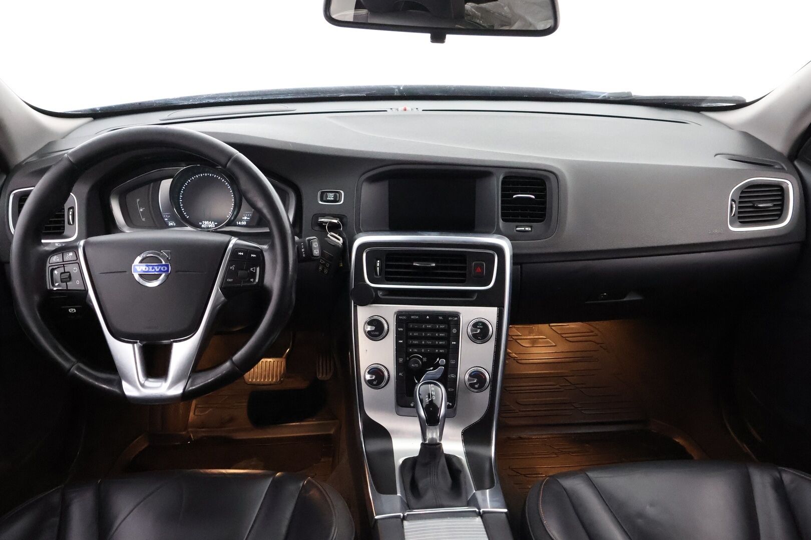 Volvo V60 2014 D4 Ocean Race aut - MYYDÄÄN HUUTOKAUPAT.COM! 1OM. Suomi-auto / Webasto / Adapt.vakkari / BLIS / Nahat / Lämm.tuulilasi / Ratinlämmitin / Huippuvarusteet!