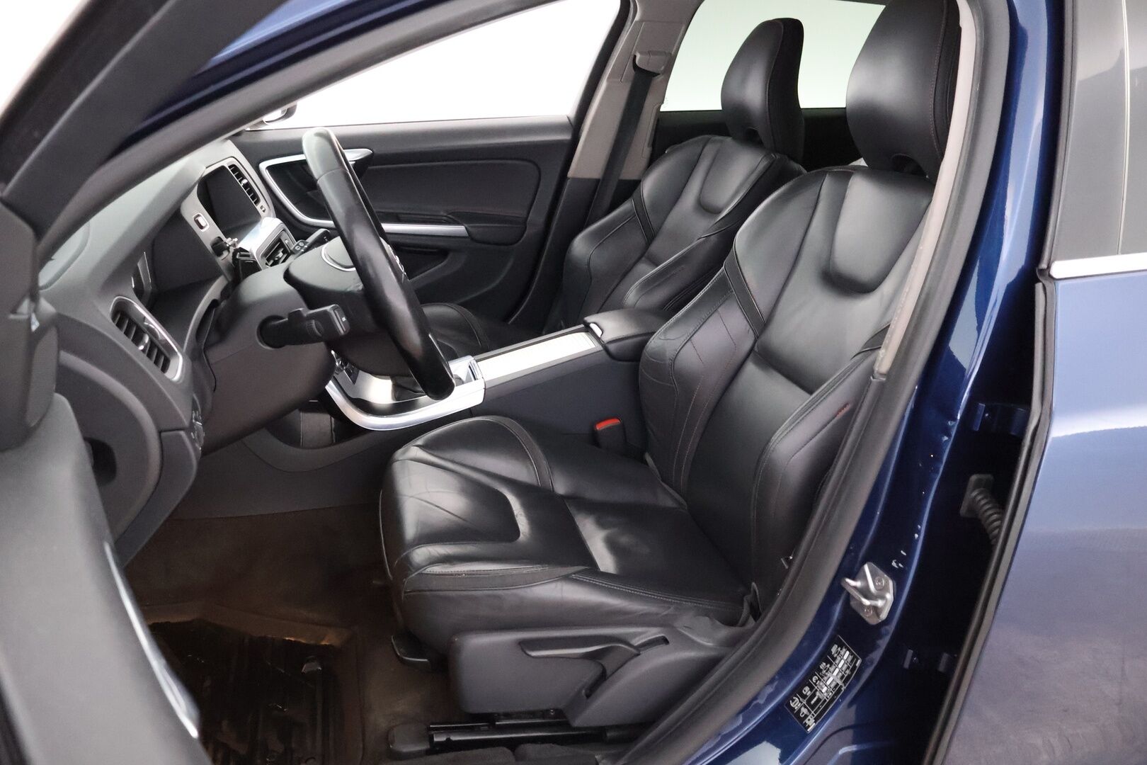 Volvo V60 2014 D4 Ocean Race aut - MYYDÄÄN HUUTOKAUPAT.COM! 1OM. Suomi-auto / Webasto / Adapt.vakkari / BLIS / Nahat / Lämm.tuulilasi / Ratinlämmitin / Huippuvarusteet!