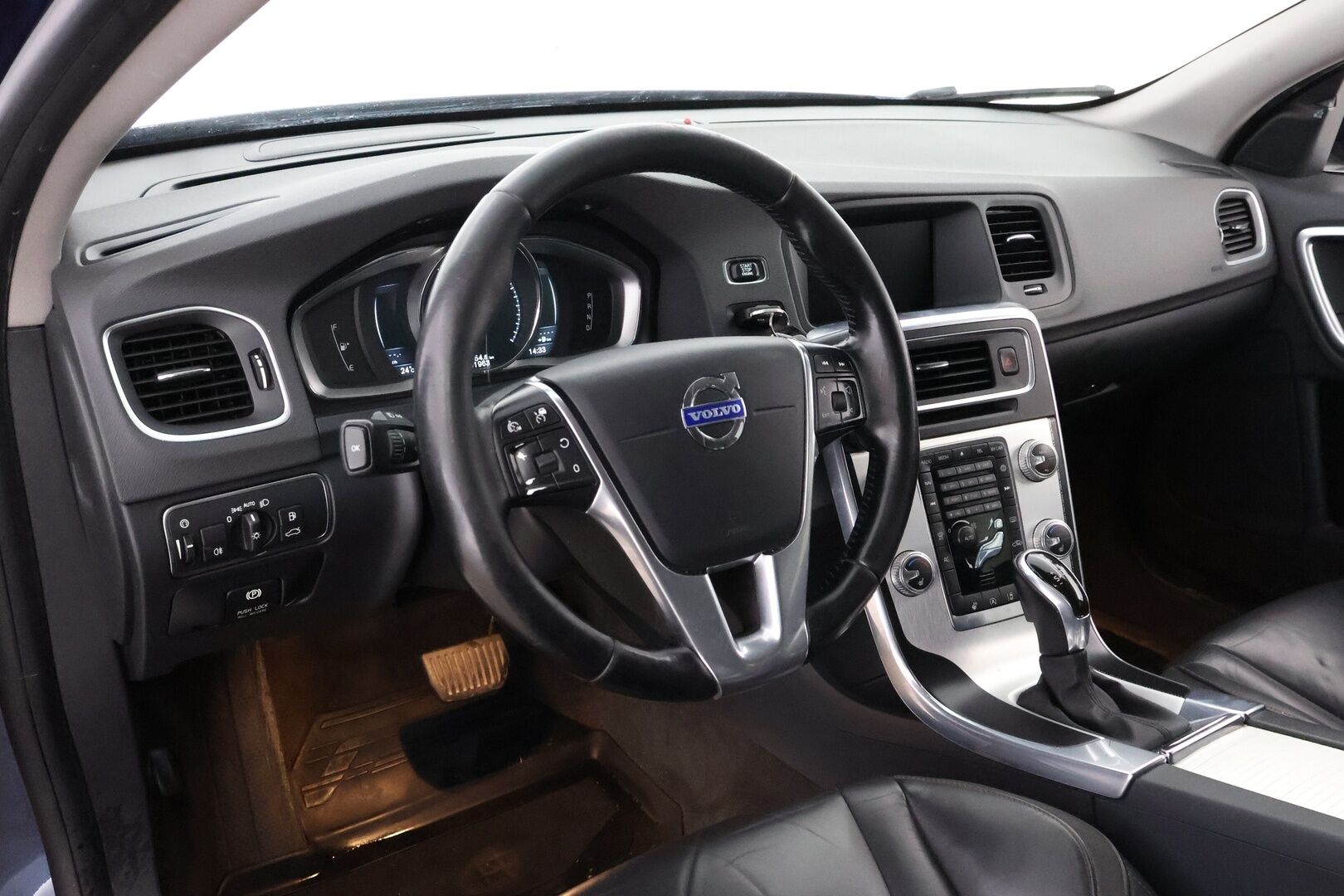 Volvo V60 2014 D4 Ocean Race aut - MYYDÄÄN HUUTOKAUPAT.COM! 1OM. Suomi-auto / Webasto / Adapt.vakkari / BLIS / Nahat / Lämm.tuulilasi / Ratinlämmitin / Huippuvarusteet!