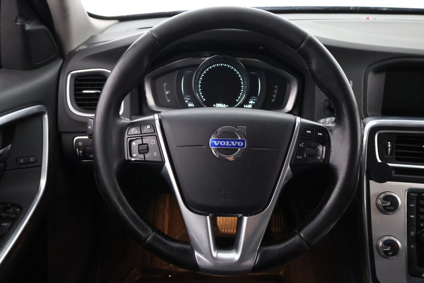 Volvo V60 2014 D4 Ocean Race aut - MYYDÄÄN HUUTOKAUPAT.COM! 1OM. Suomi-auto / Webasto / Adapt.vakkari / BLIS / Nahat / Lämm.tuulilasi / Ratinlämmitin / Huippuvarusteet!