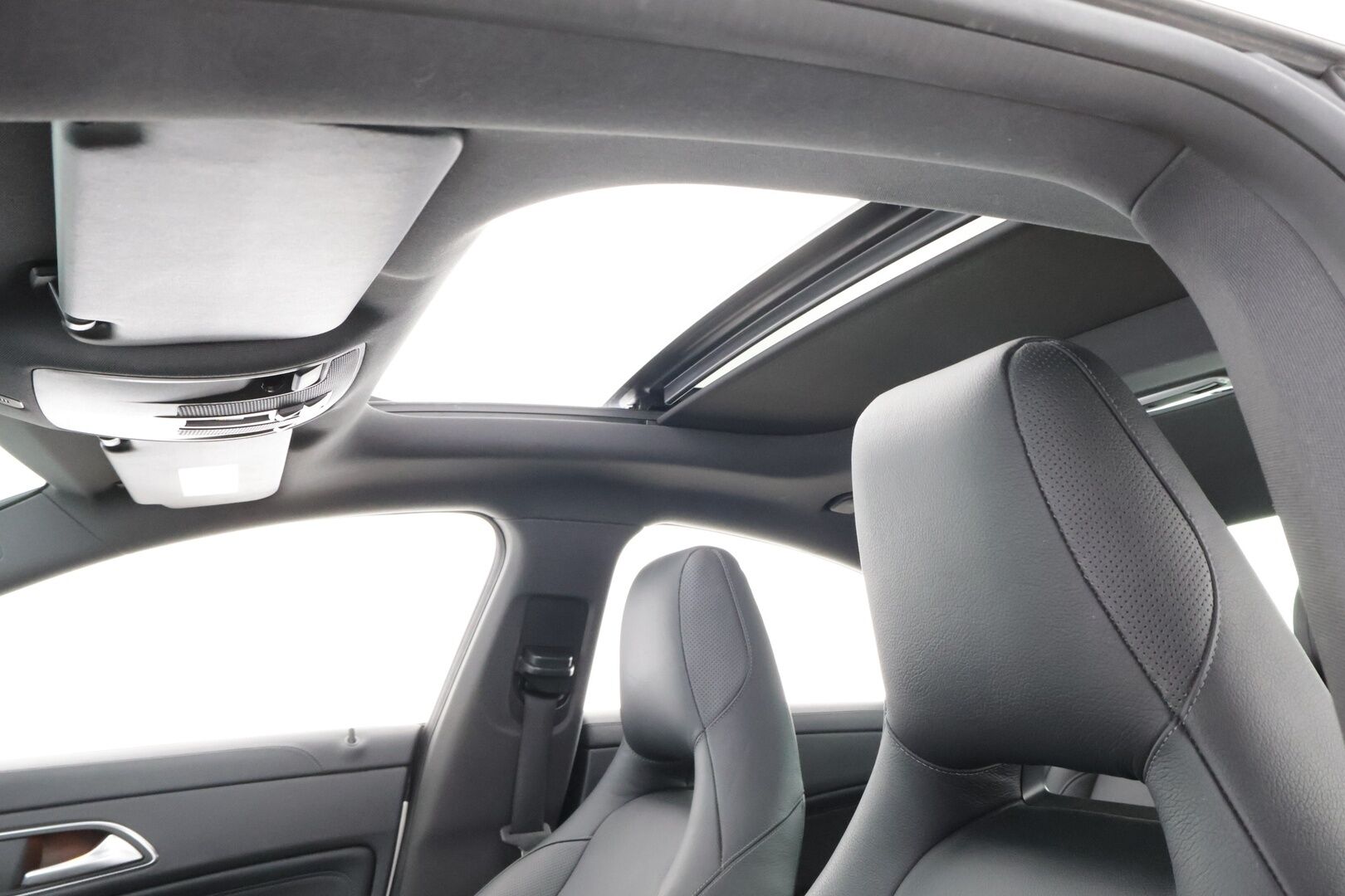 Mercedes-Benz CLA 2015 180 BE A Premium Business AMG * 1OM Suomiauto / Panorama / Nahkasisusta / Muistipenkki / Peruutuskamera / Vakkari! - Juuri tullut Tampereelle! - HULLUT AVAJAISHULINAT KORKOTARJOUS 3,29 %