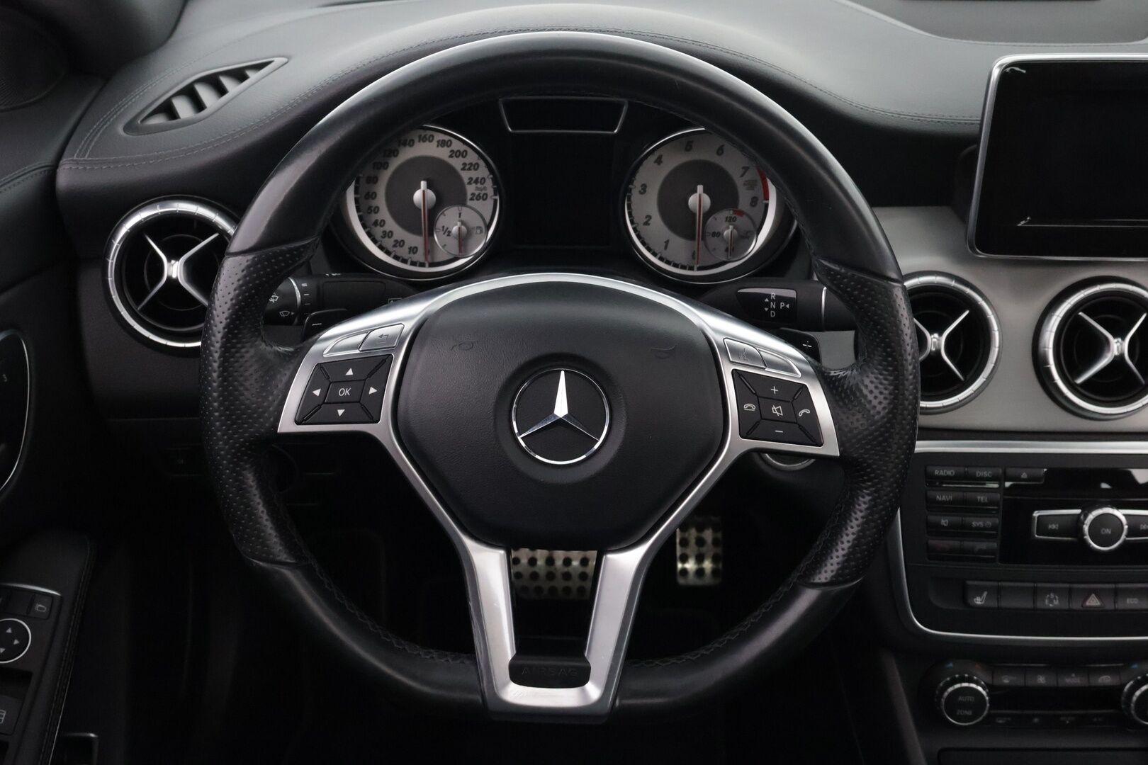 Mercedes-Benz CLA 2015 180 BE A Premium Business AMG * 1OM Suomiauto / Panorama / Nahkasisusta / Muistipenkki / Peruutuskamera / Vakkari! - Juuri tullut Tampereelle! - HULLUT AVAJAISHULINAT KORKOTARJOUS 3,29 %