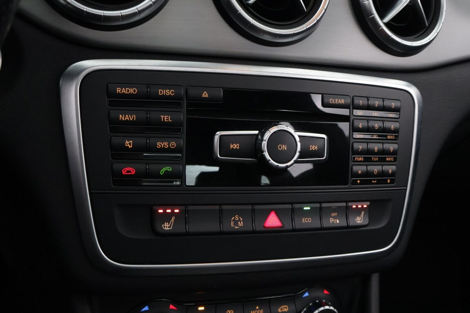 Mercedes-Benz CLA 2015 180 BE A Premium Business AMG * 1OM Suomiauto / Panorama / Nahkasisusta / Muistipenkki / Peruutuskamera / Vakkari! - Juuri tullut Tampereelle! - HULLUT AVAJAISHULINAT KORKOTARJOUS 3,29 %