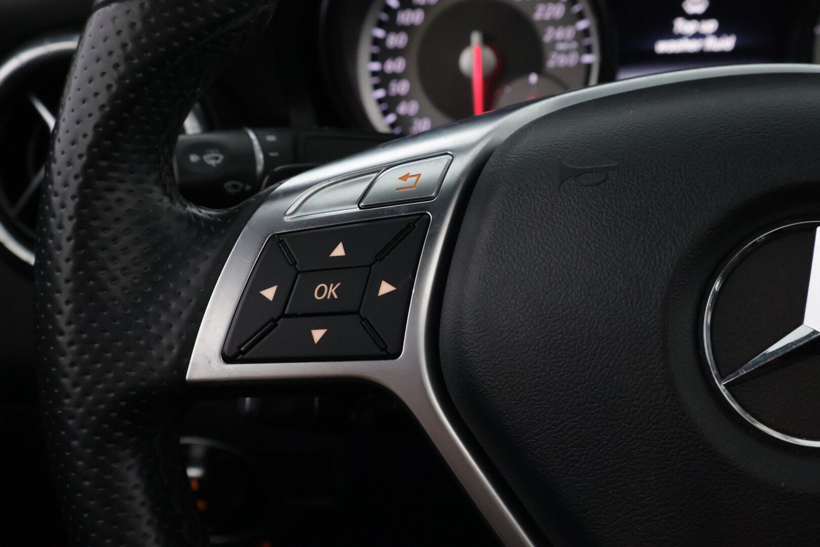 Mercedes-Benz CLA 2015 180 BE A Premium Business AMG * 1OM Suomiauto / Panorama / Nahkasisusta / Muistipenkki / Peruutuskamera / Vakkari! - Juuri tullut Tampereelle! - HULLUT AVAJAISHULINAT KORKOTARJOUS 3,29 %