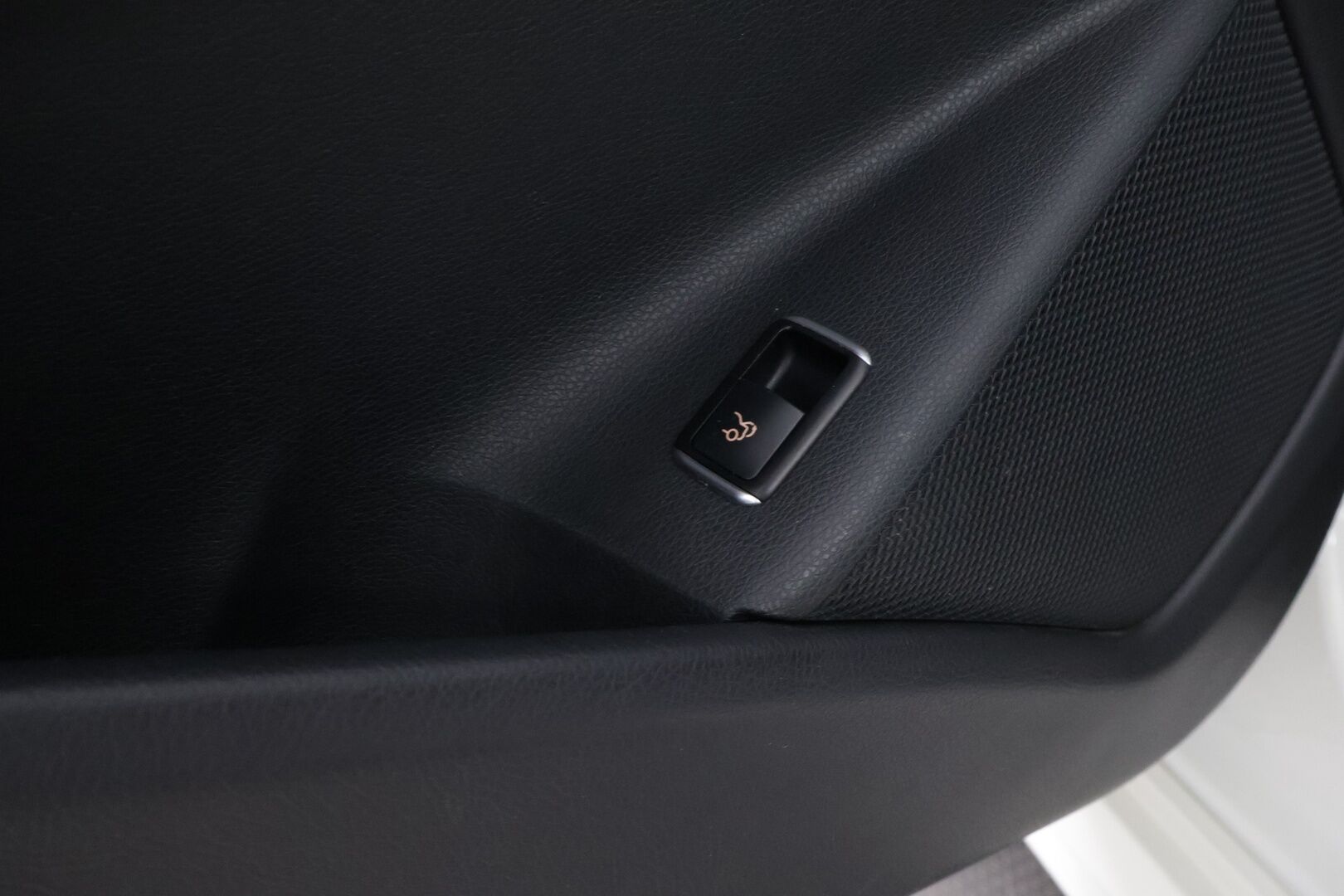 Mercedes-Benz CLA 2015 180 BE A Premium Business AMG * 1OM Suomiauto / Panorama / Nahkasisusta / Muistipenkki / Peruutuskamera / Vakkari! - Juuri tullut Tampereelle! - HULLUT AVAJAISHULINAT KORKOTARJOUS 3,29 %