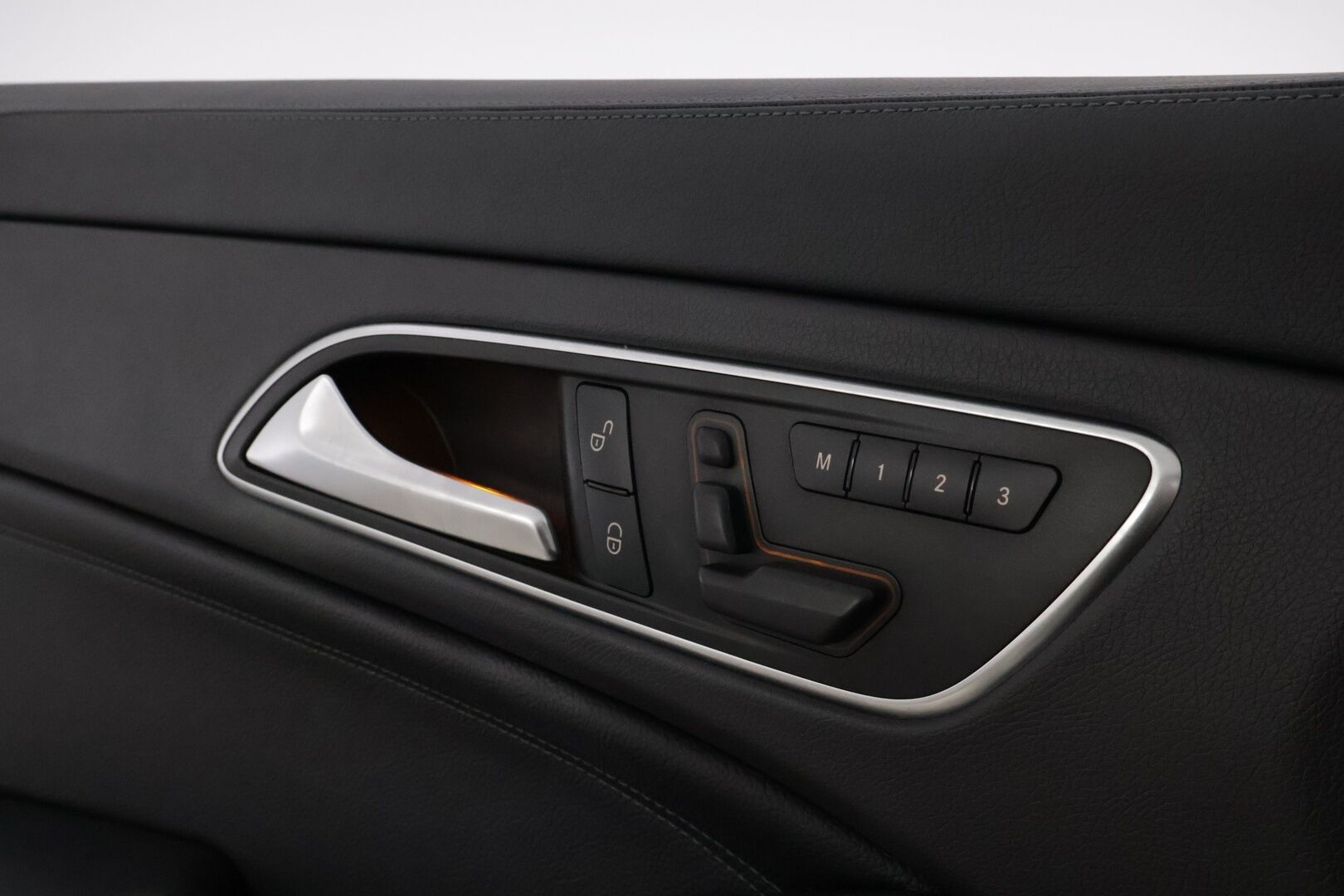 Mercedes-Benz CLA 2015 180 BE A Premium Business AMG * 1OM Suomiauto / Panorama / Nahkasisusta / Muistipenkki / Peruutuskamera / Vakkari! - Juuri tullut Tampereelle! - HULLUT AVAJAISHULINAT KORKOTARJOUS 3,29 %