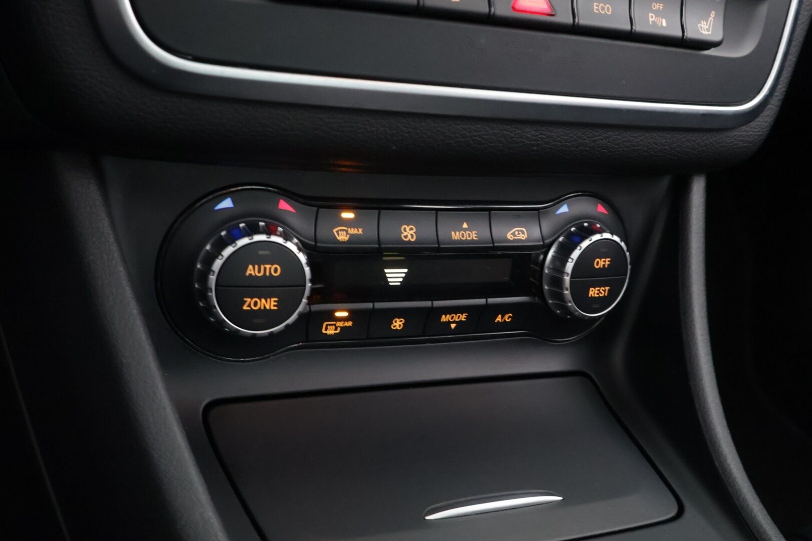 Mercedes-Benz CLA 2015 180 BE A Premium Business AMG * 1OM Suomiauto / Panorama / Nahkasisusta / Muistipenkki / Peruutuskamera / Vakkari! - Juuri tullut Tampereelle! - HULLUT AVAJAISHULINAT KORKOTARJOUS 3,29 %