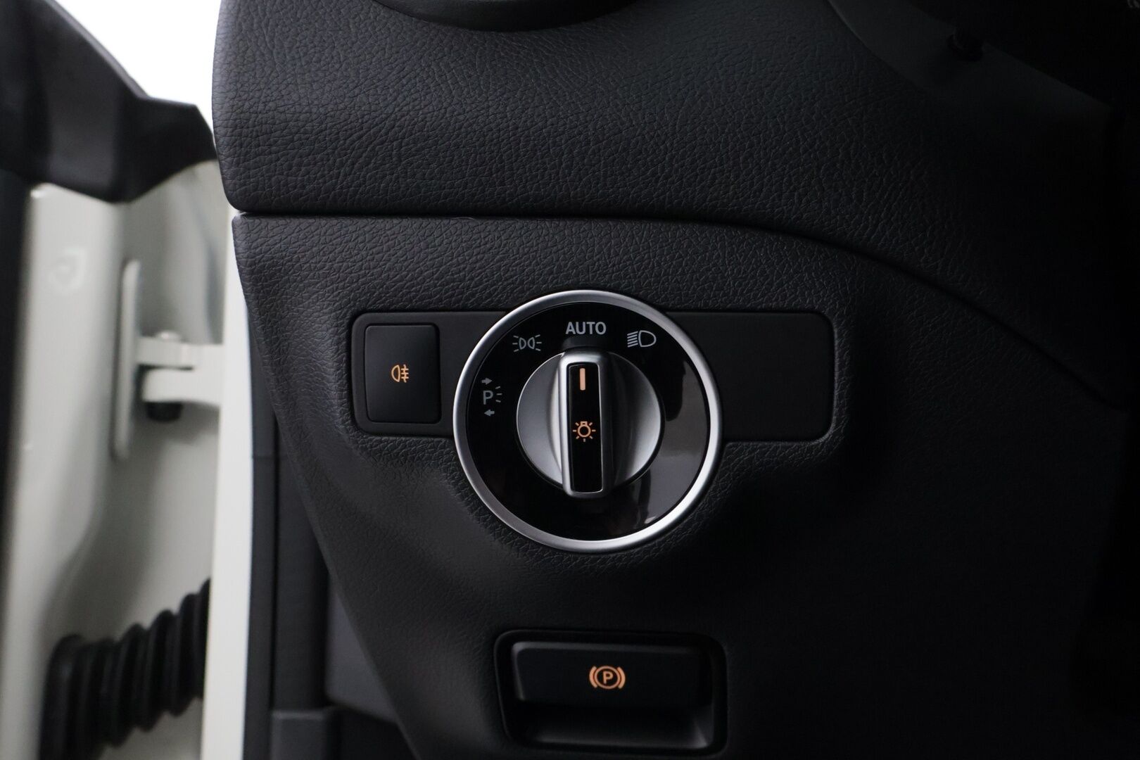 Mercedes-Benz CLA 2015 180 BE A Premium Business AMG * 1OM Suomiauto / Panorama / Nahkasisusta / Muistipenkki / Peruutuskamera / Vakkari! - Juuri tullut Tampereelle! - HULLUT AVAJAISHULINAT KORKOTARJOUS 3,29 %